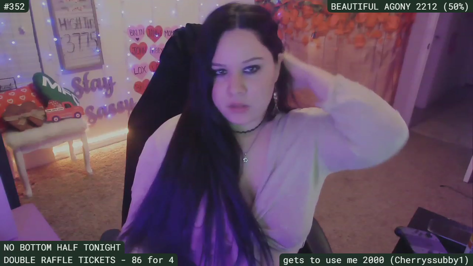 Gallery image thumbnail from SassySarah94's myfreecams stream on, 02/19/2023, 07:19 image 16 of 20