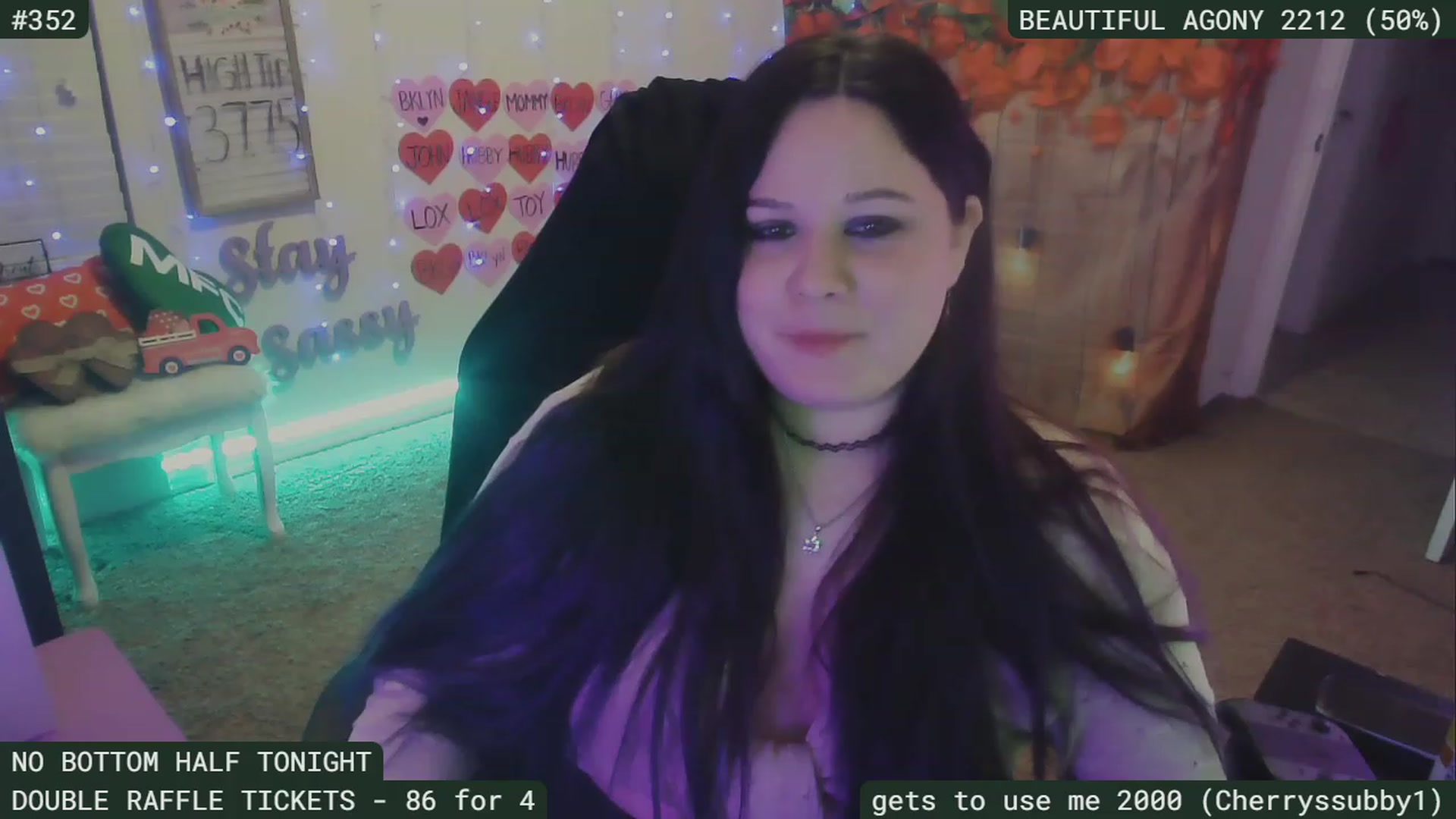 Gallery image thumbnail from SassySarah94's myfreecams stream on, 02/19/2023, 07:19 image 8 of 20