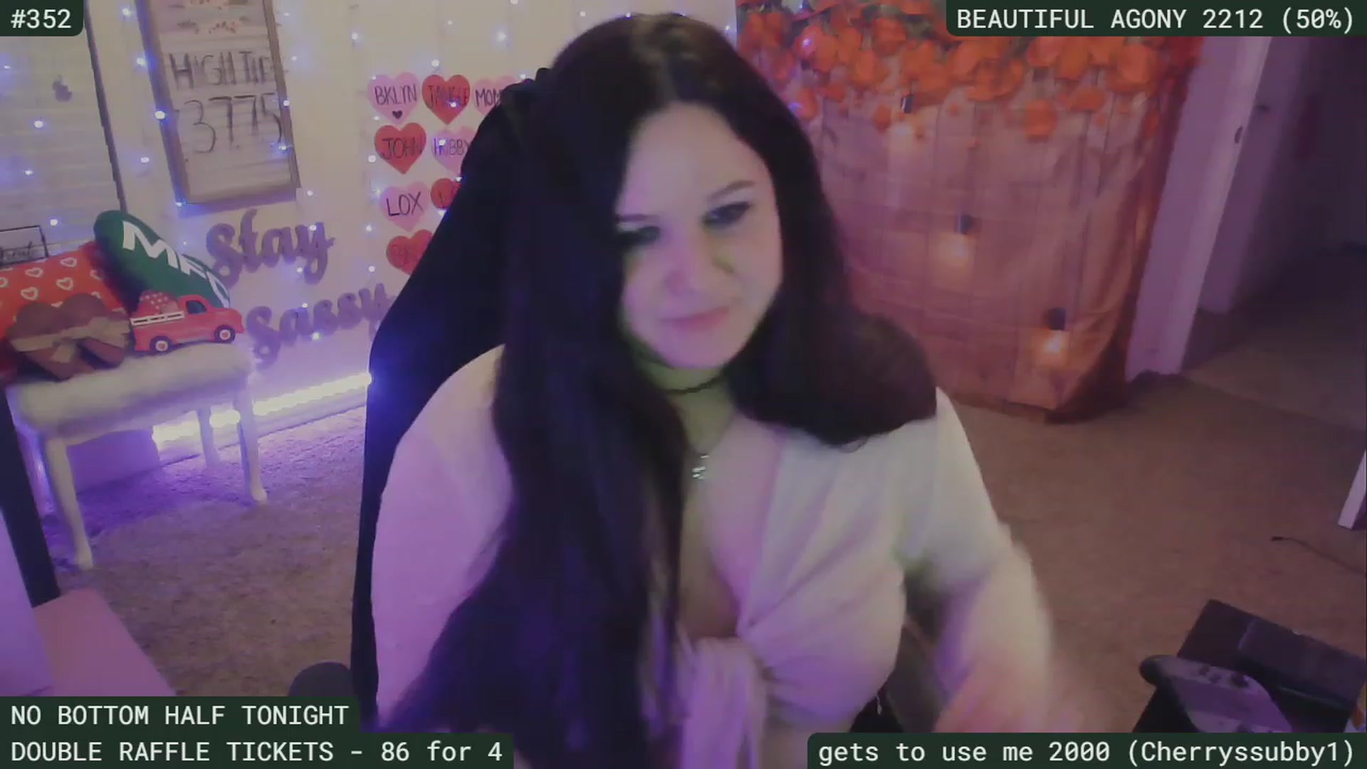 Gallery image thumbnail from SassySarah94's myfreecams stream on, 02/19/2023, 07:19 image 18 of 20