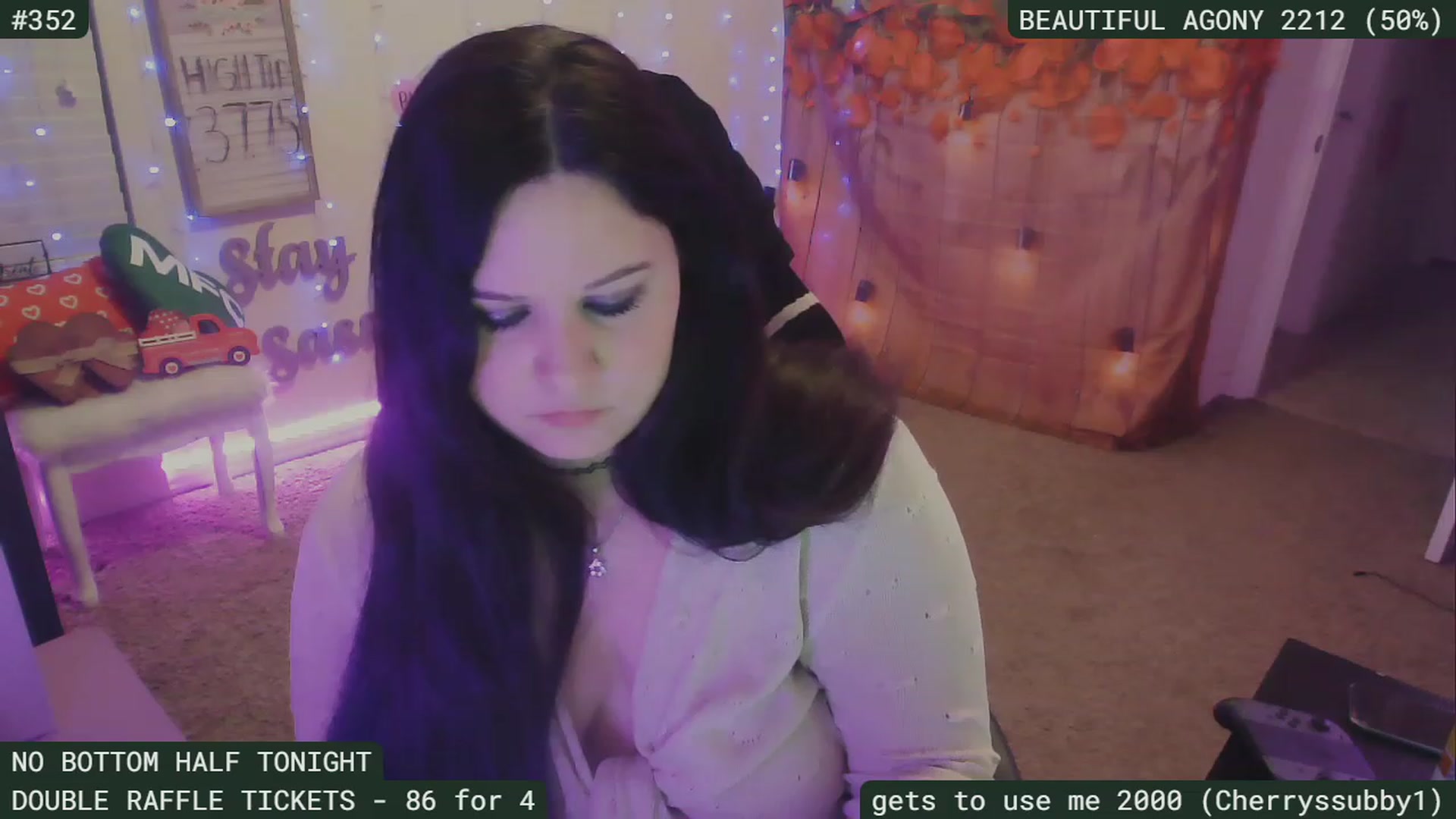 Gallery image thumbnail from SassySarah94's myfreecams stream on, 02/19/2023, 07:19 image 17 of 20