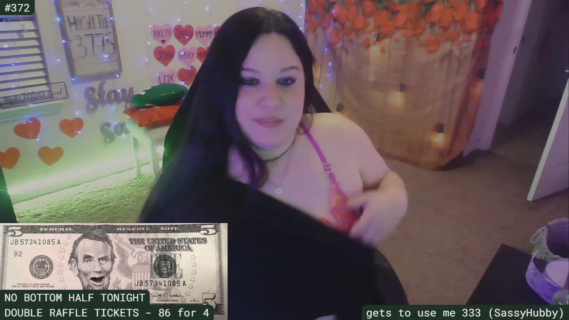 Gallery image thumbnail from SassySarah94's myfreecams stream on, 02/20/2023, 07:31 image 6 of 20