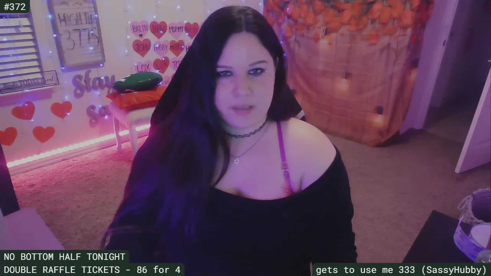 Gallery image thumbnail from SassySarah94's myfreecams stream on, 02/20/2023, 07:31 image 12 of 20