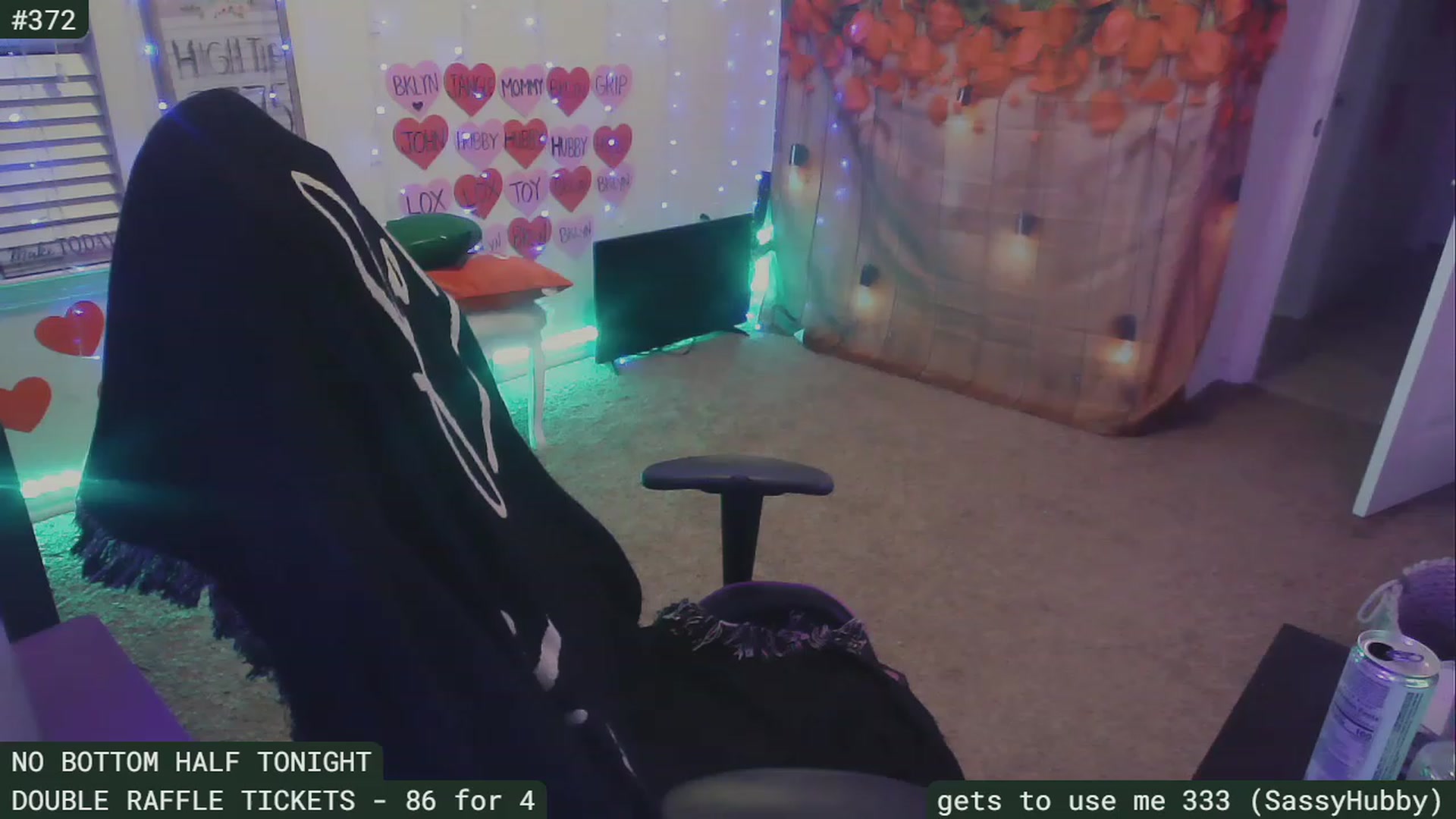 Gallery image thumbnail from SassySarah94's myfreecams stream on, 02/20/2023, 07:31 image 4 of 20