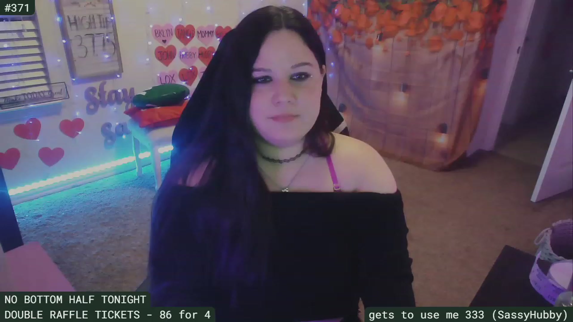 Gallery image thumbnail from SassySarah94's myfreecams stream on, 02/20/2023, 07:31 image 9 of 20