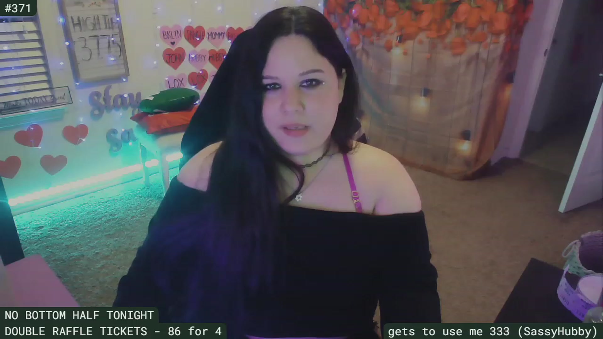 Gallery image thumbnail from SassySarah94's myfreecams stream on, 02/20/2023, 07:31 image 8 of 20