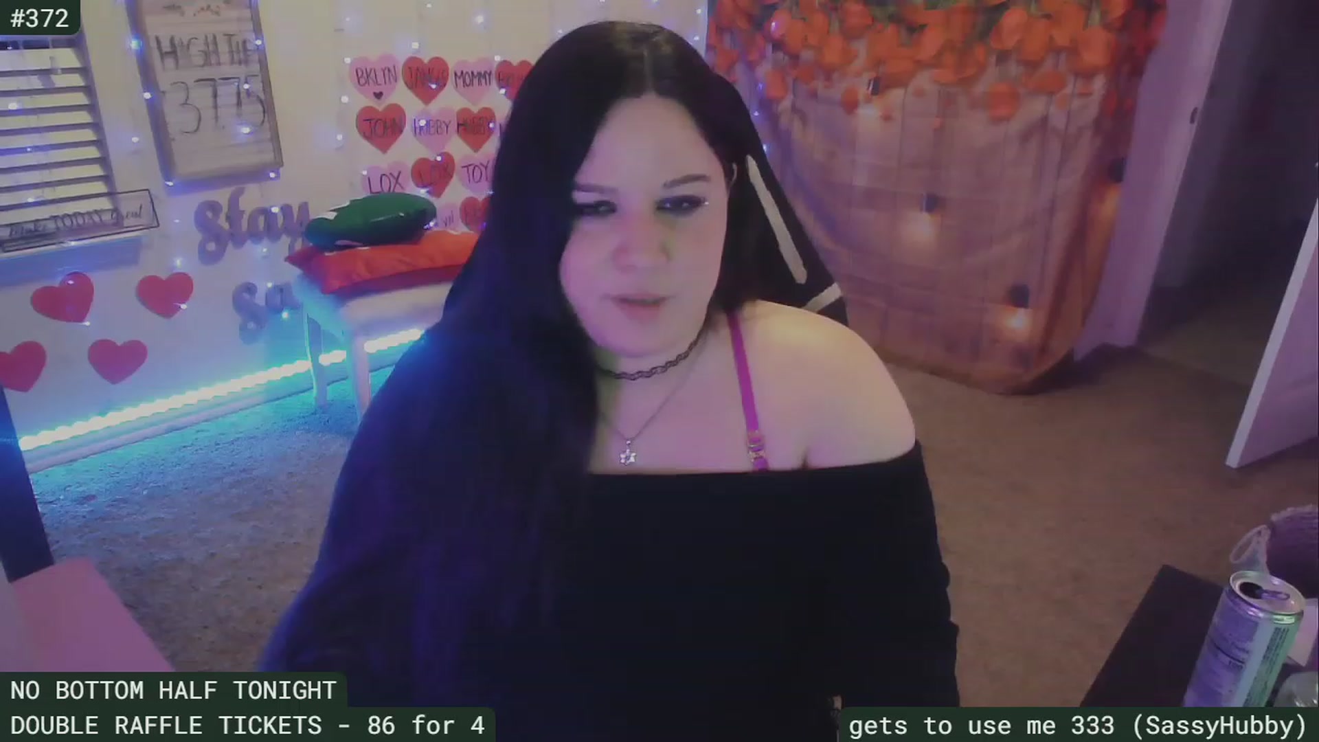 Gallery image thumbnail from SassySarah94's myfreecams stream on, 02/20/2023, 07:31 image 2 of 20