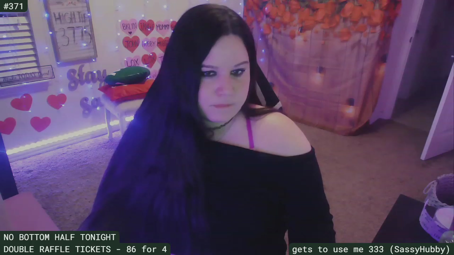 Gallery image thumbnail from SassySarah94's myfreecams stream on, 02/20/2023, 07:31 image 10 of 20