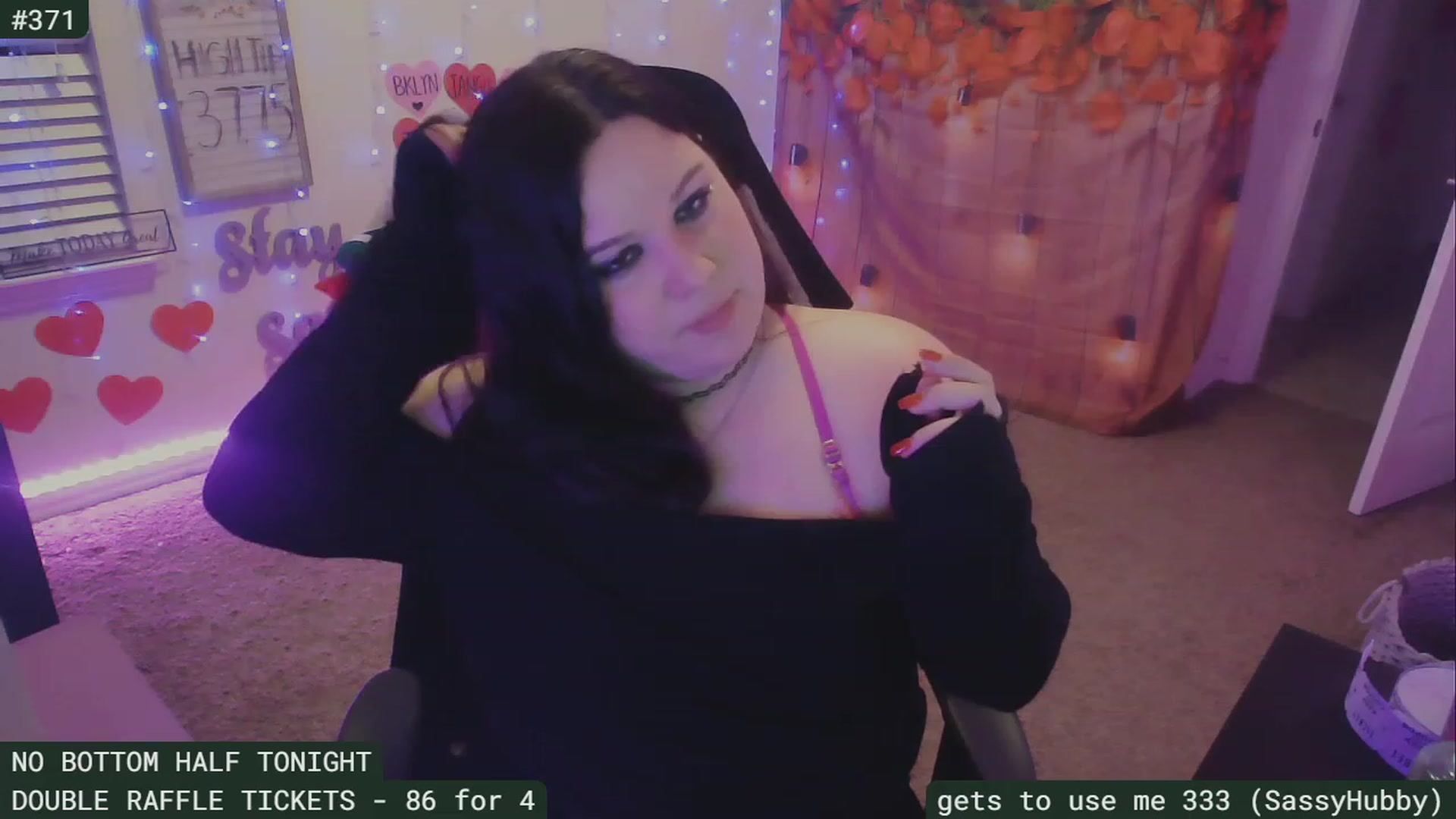 Gallery image thumbnail from SassySarah94's myfreecams stream on, 02/20/2023, 07:31 image 7 of 20