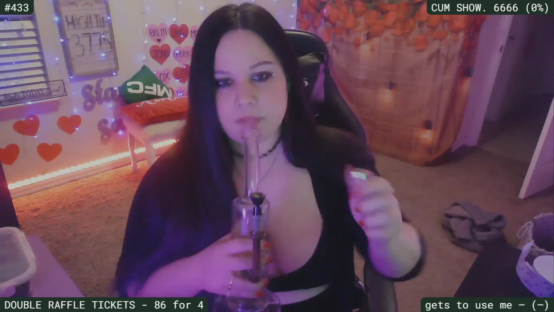 Gallery image thumbnail from SassySarah94's myfreecams stream on, 02/23/2023, 04:19 image 3 of 20