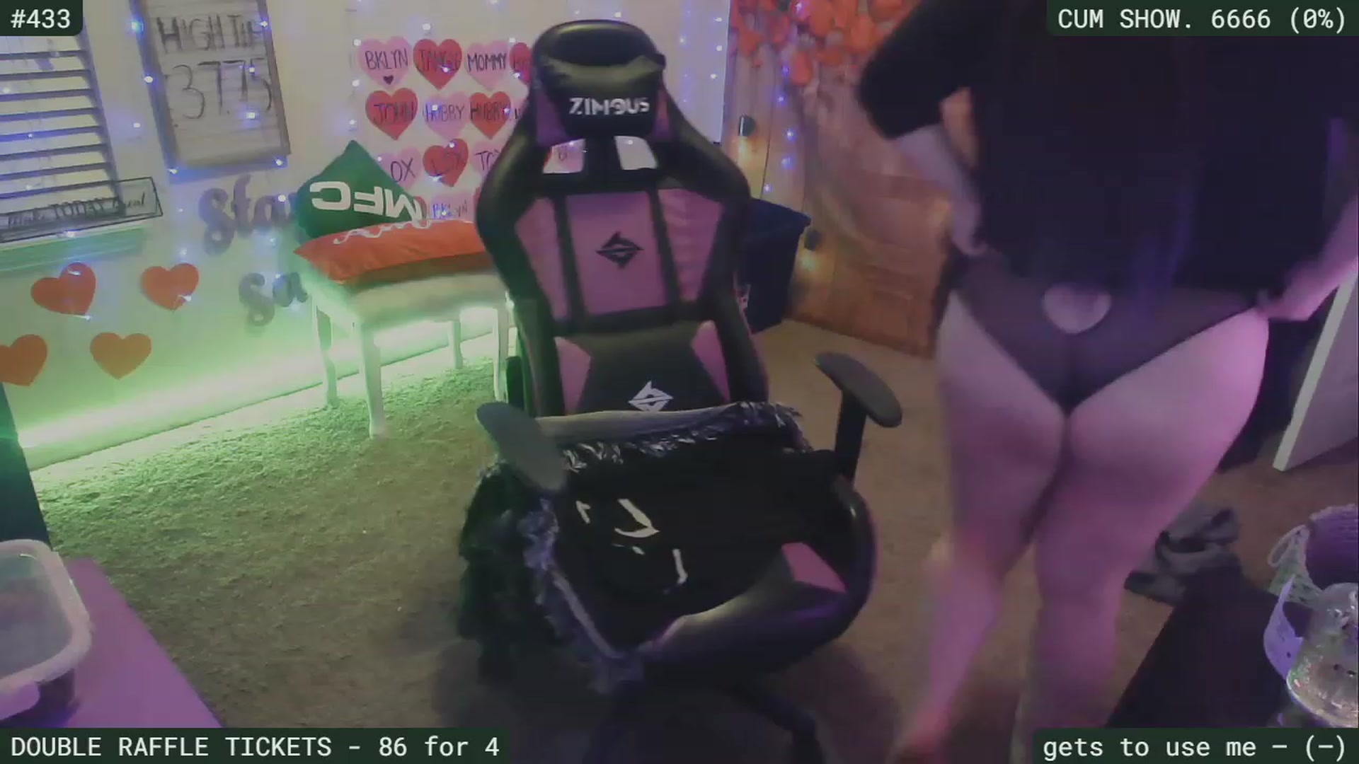 Gallery image thumbnail from SassySarah94's myfreecams stream on, 02/23/2023, 04:19 image 5 of 20