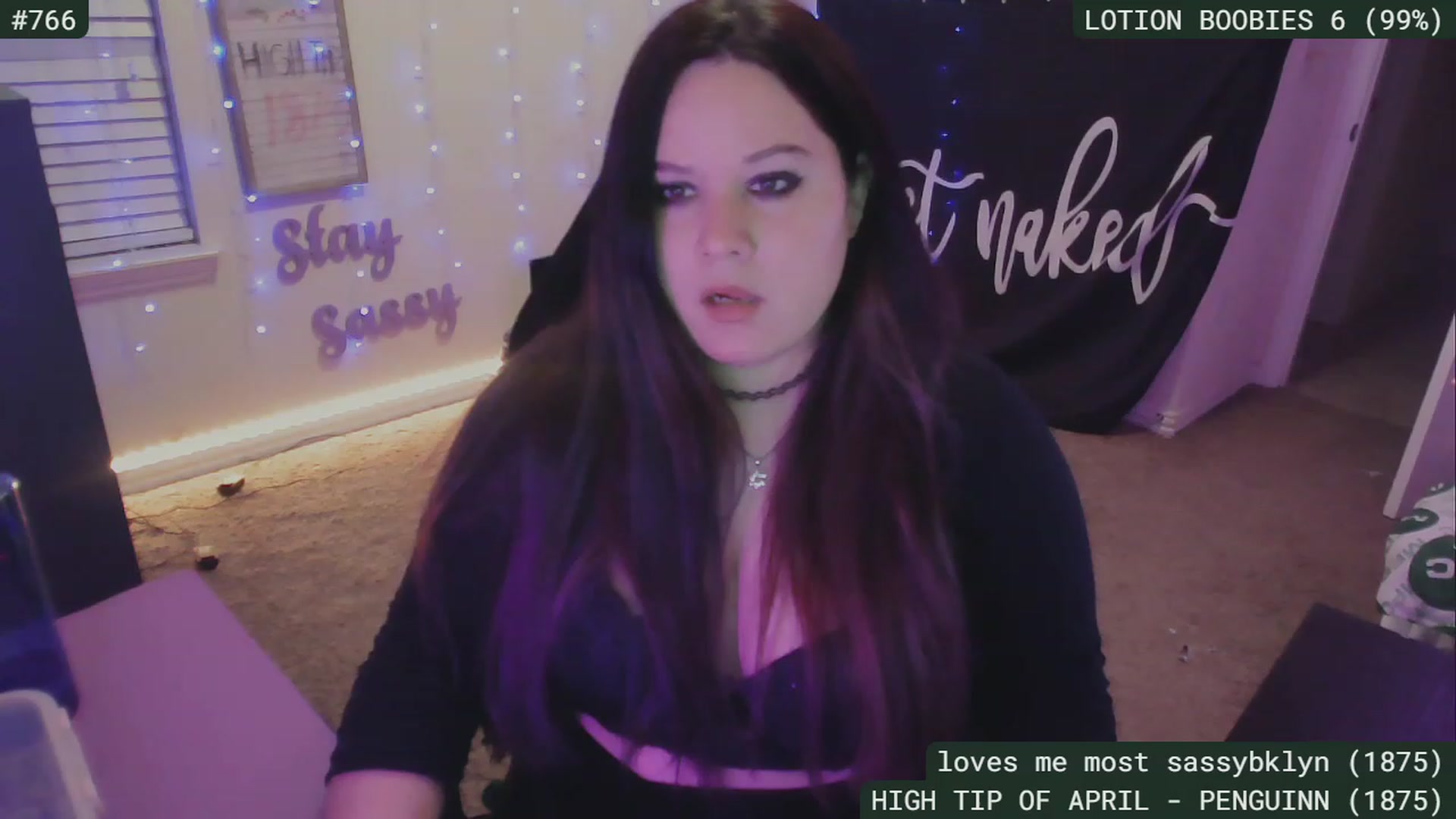 Gallery image thumbnail from SassySarah94's myfreecams stream on, 04/19/2023, 03:19 image 10 of 20