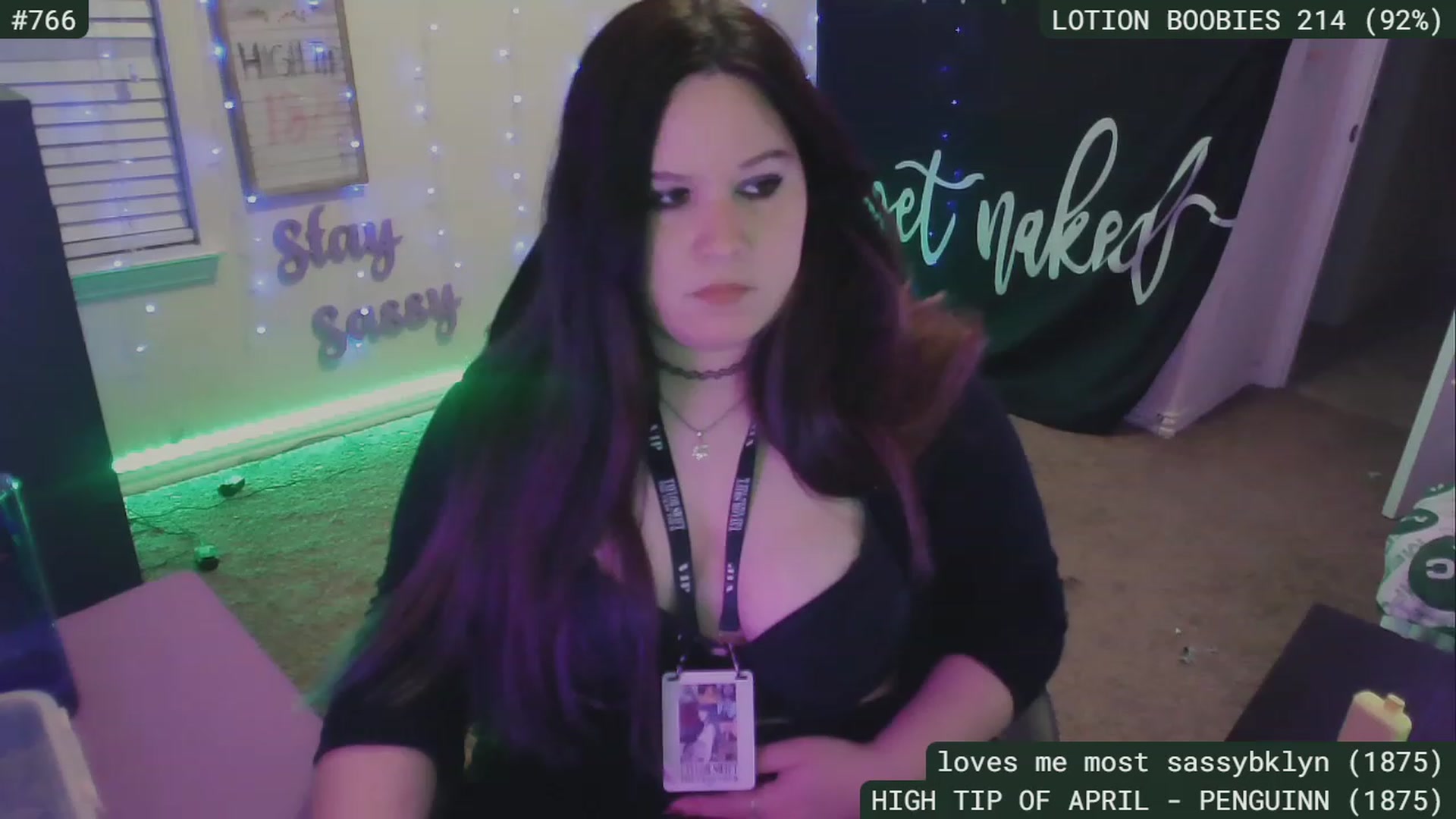 Gallery image thumbnail from SassySarah94's myfreecams stream on, 04/19/2023, 03:19 image 7 of 20