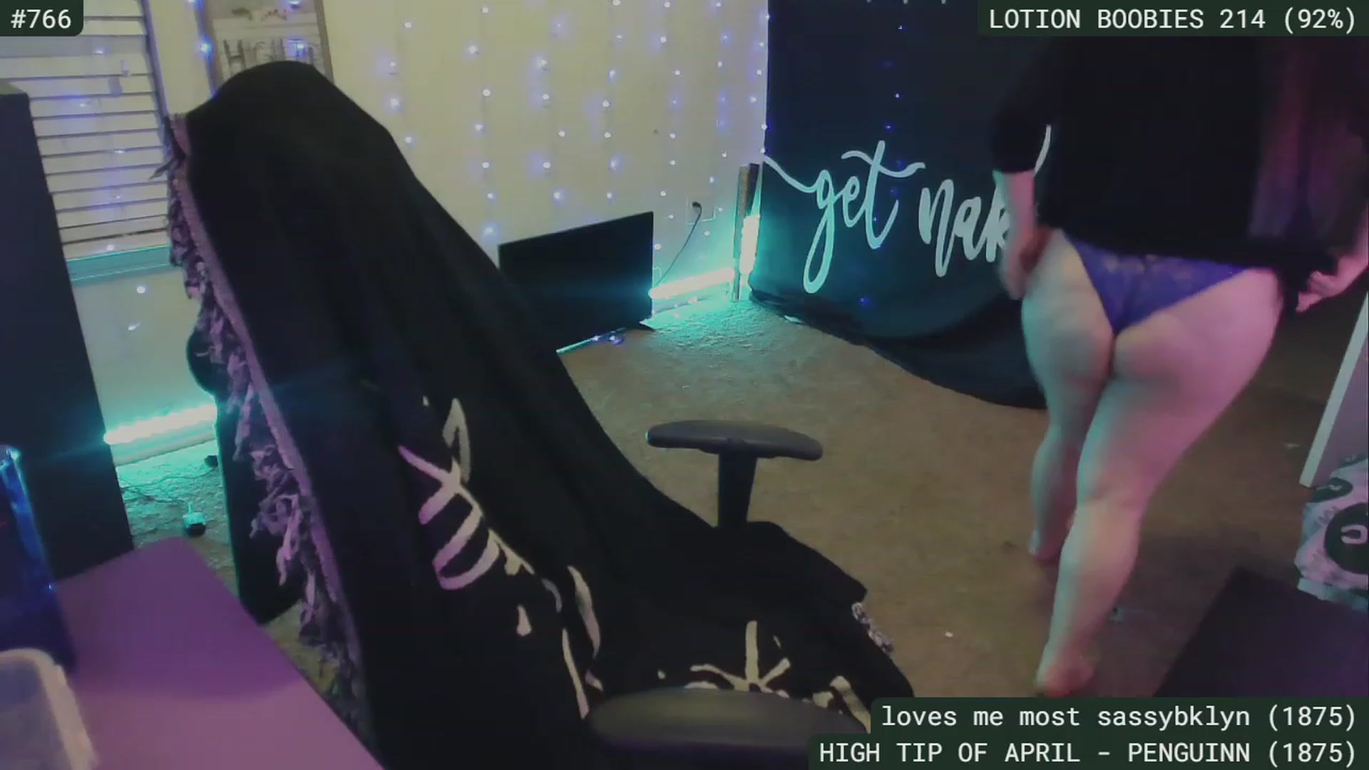 Gallery image thumbnail from SassySarah94's myfreecams stream on, 04/19/2023, 03:19 image 9 of 20