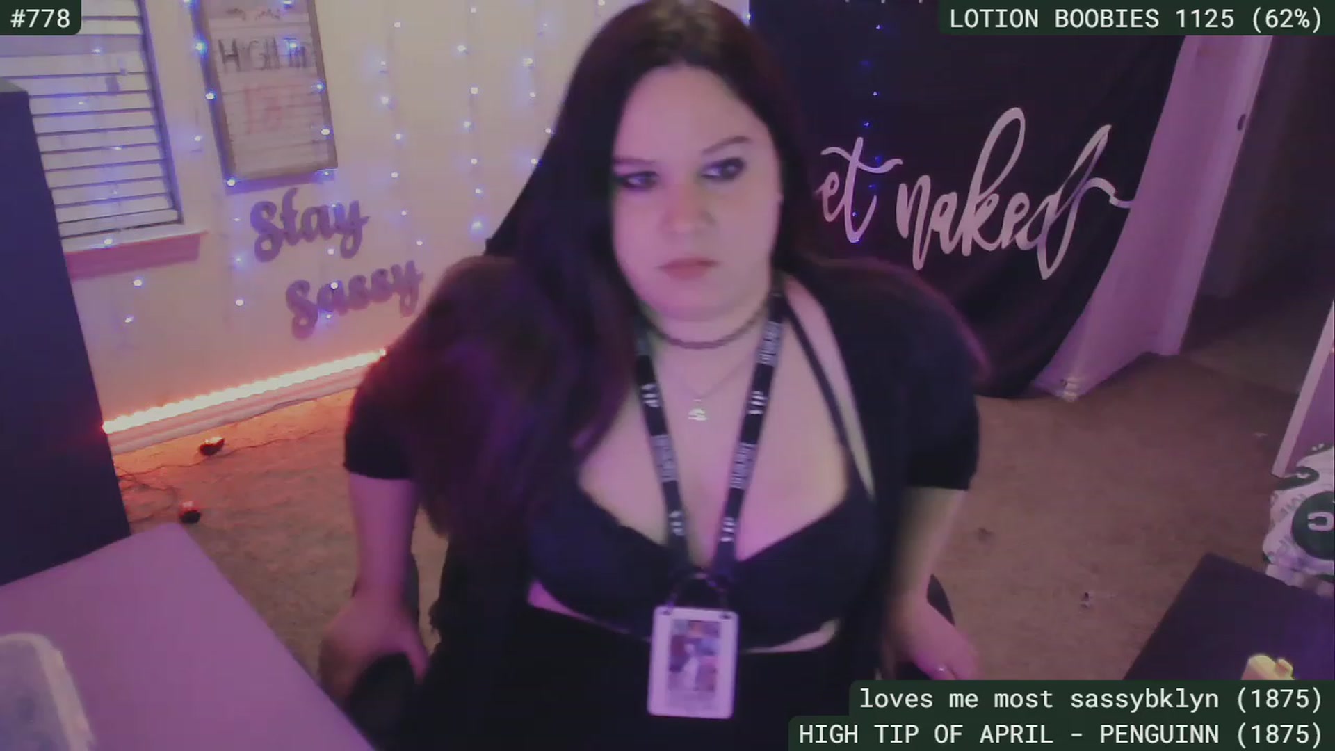 Gallery image thumbnail from SassySarah94's myfreecams stream on, 04/19/2023, 03:19 image 3 of 20