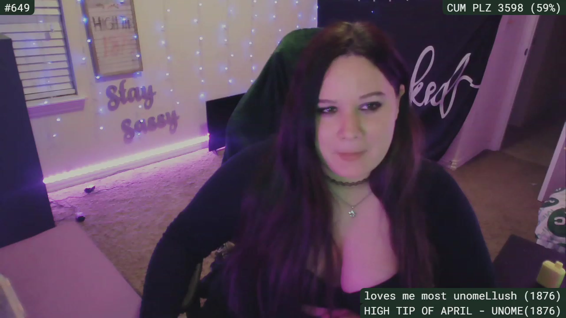 Gallery image thumbnail from SassySarah94's myfreecams stream on, 04/19/2023, 05:25 image 15 of 20