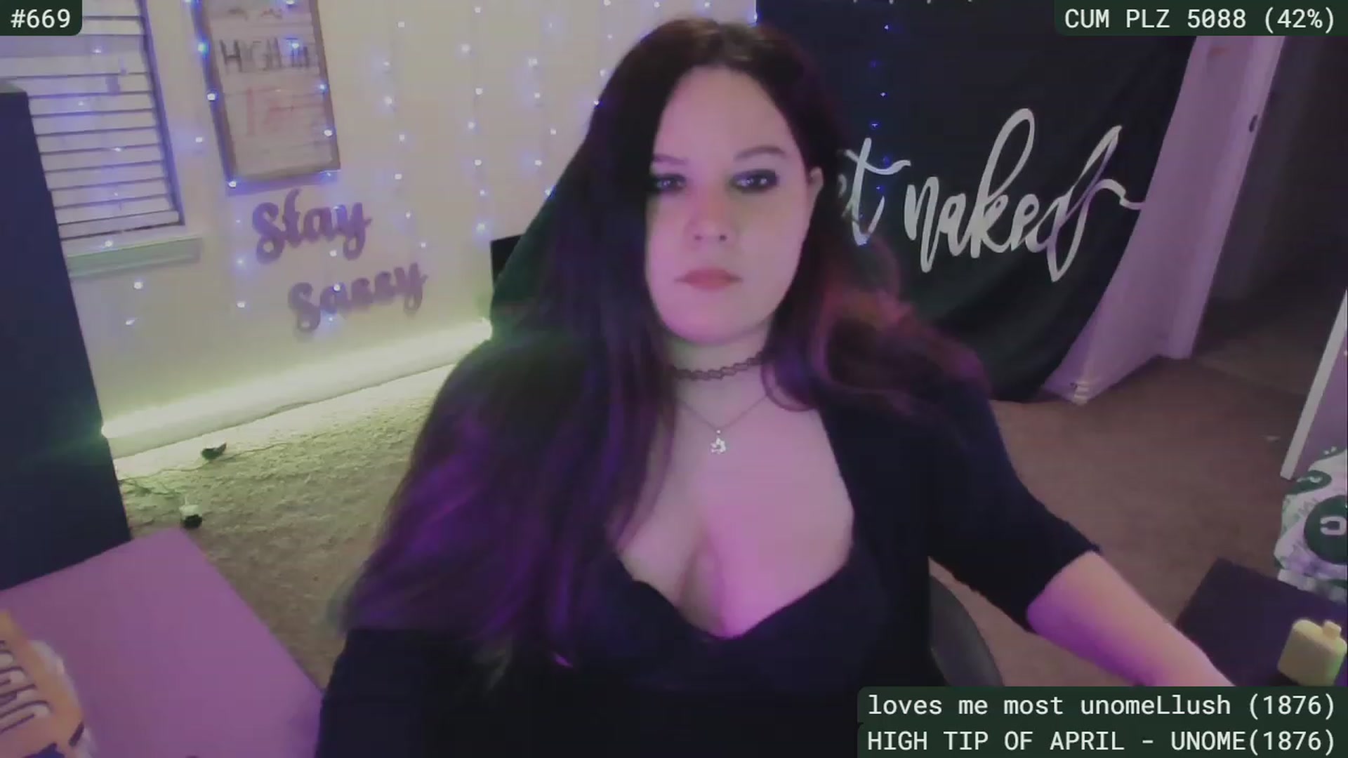 Gallery image thumbnail from SassySarah94's myfreecams stream on, 04/19/2023, 05:25 image 12 of 20