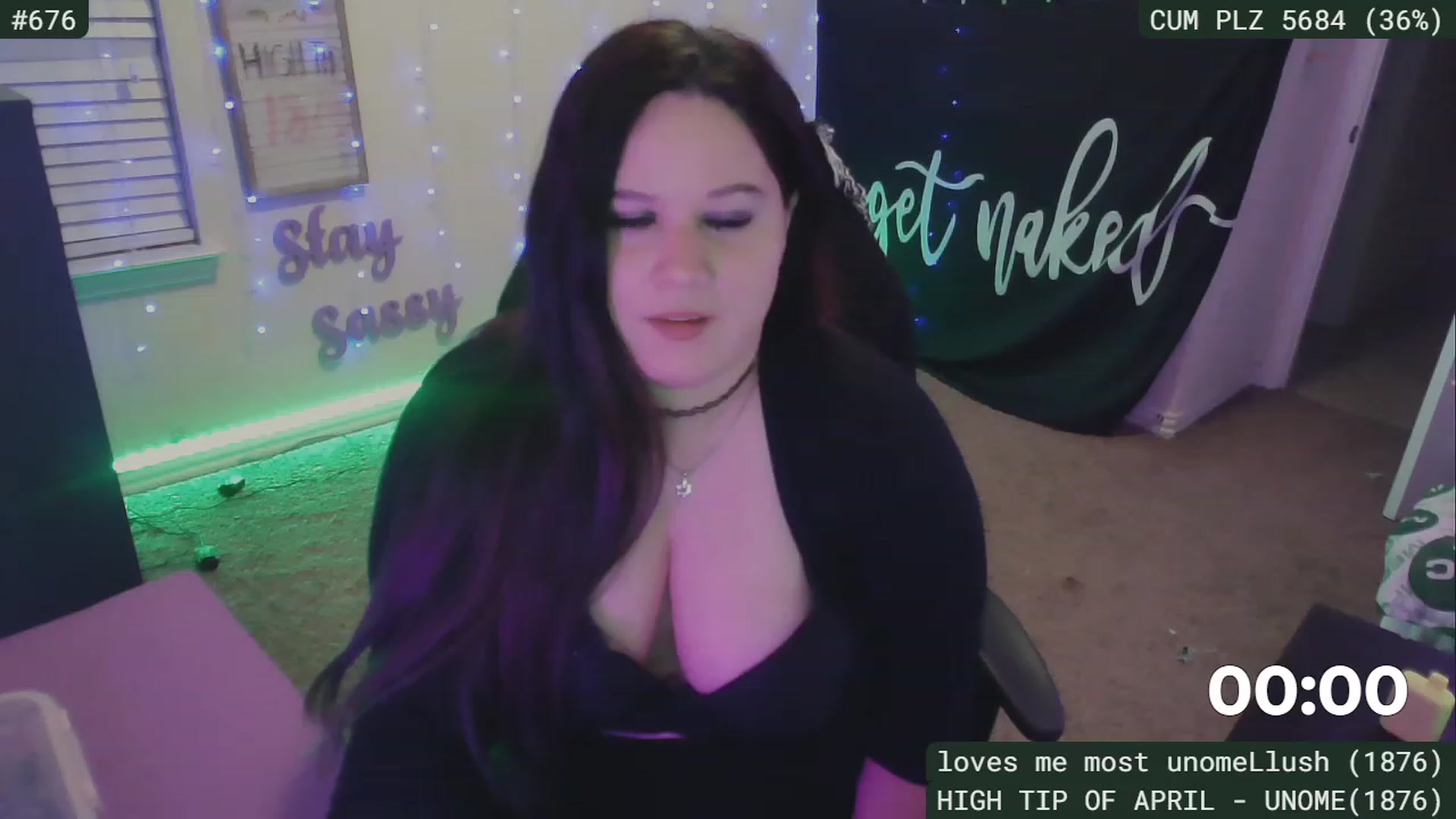 Gallery image thumbnail from SassySarah94's myfreecams stream on, 04/19/2023, 05:25 image 10 of 20