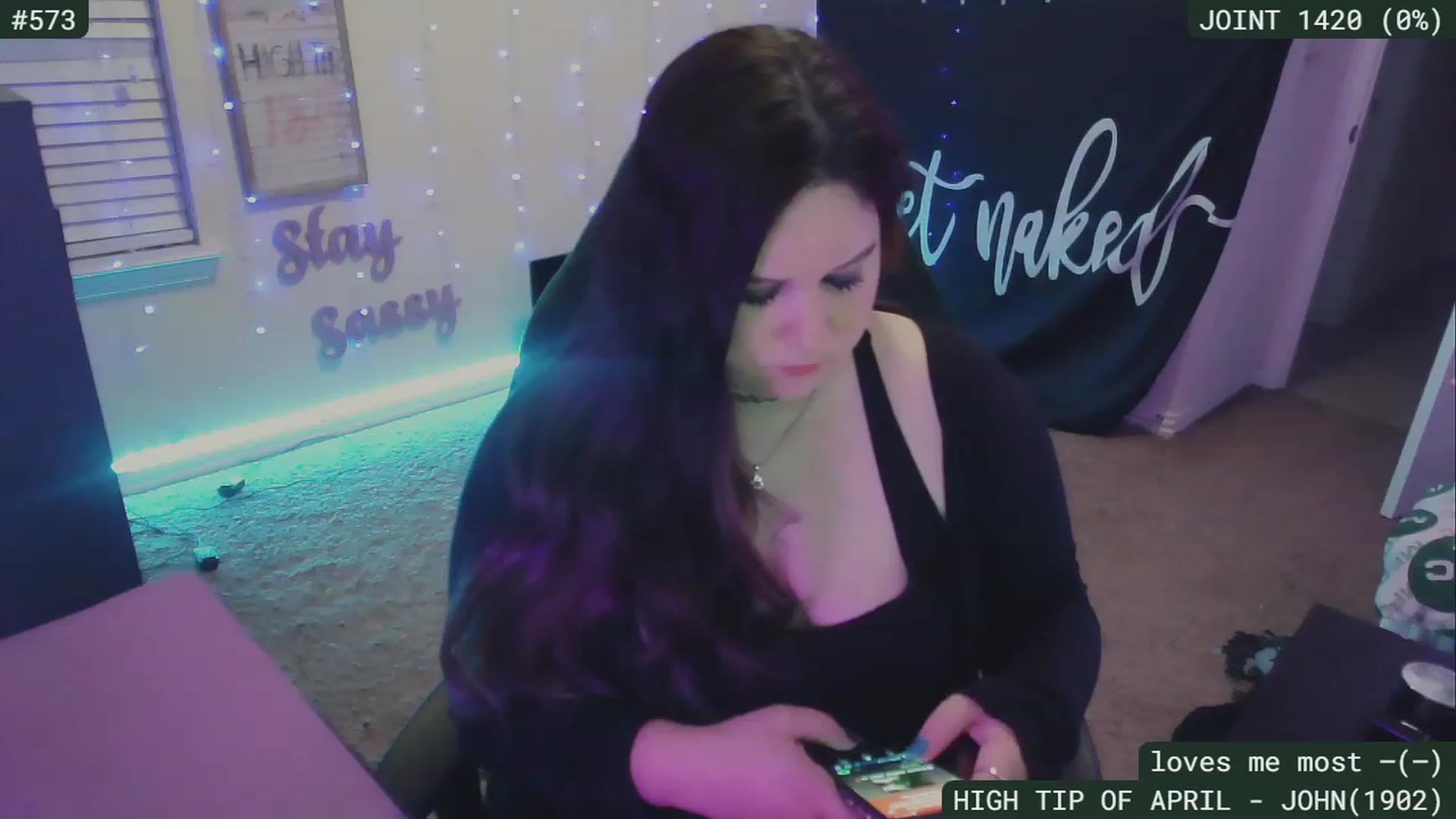 Gallery image thumbnail from SassySarah94's myfreecams stream on, 04/21/2023, 03:53 image 2 of 20