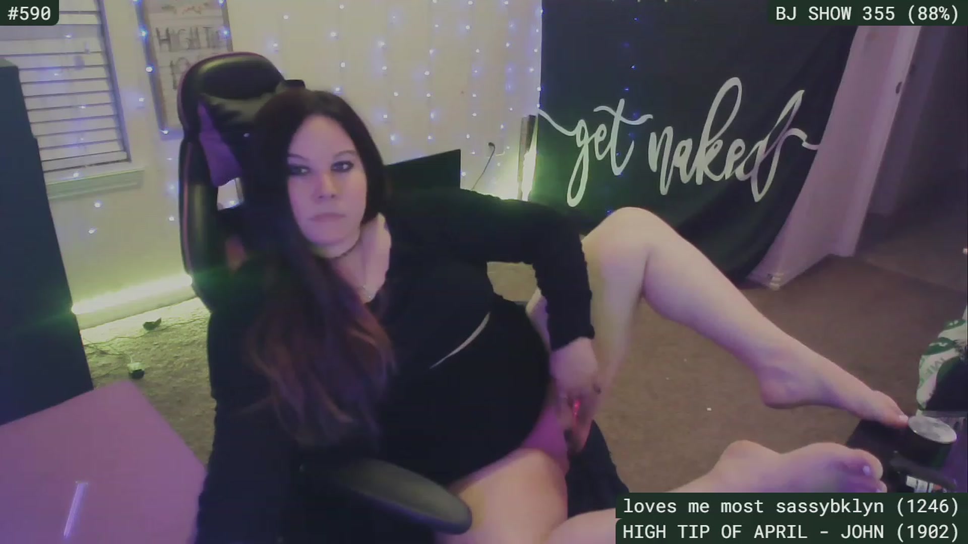 Gallery image thumbnail from SassySarah94's myfreecams stream on, 04/23/2023, 04:39 image 5 of 20