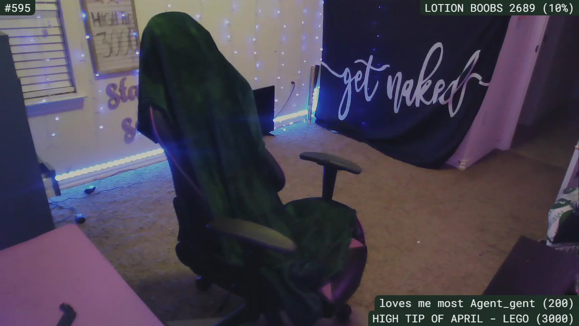 Gallery image thumbnail from SassySarah94's myfreecams stream on, 04/25/2023, 03:34 image 20 of 20