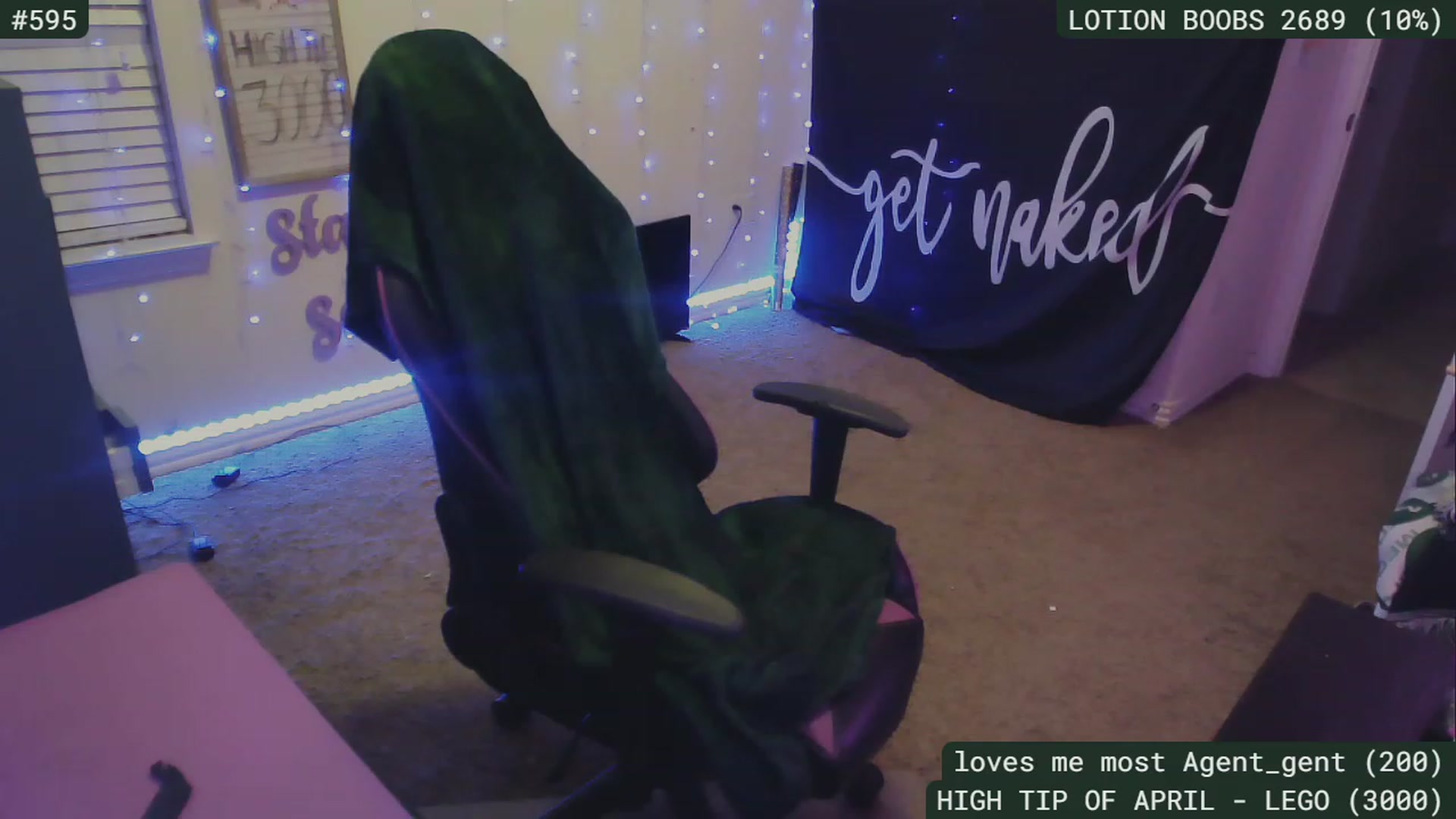Gallery image thumbnail from SassySarah94's myfreecams stream on, 04/25/2023, 03:34 image 19 of 20