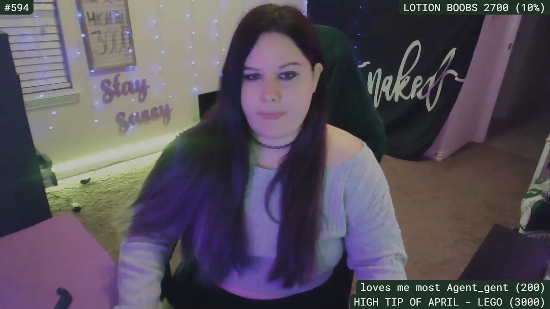 Gallery image thumbnail from SassySarah94's myfreecams stream on, 04/25/2023, 03:34 image 10 of 20