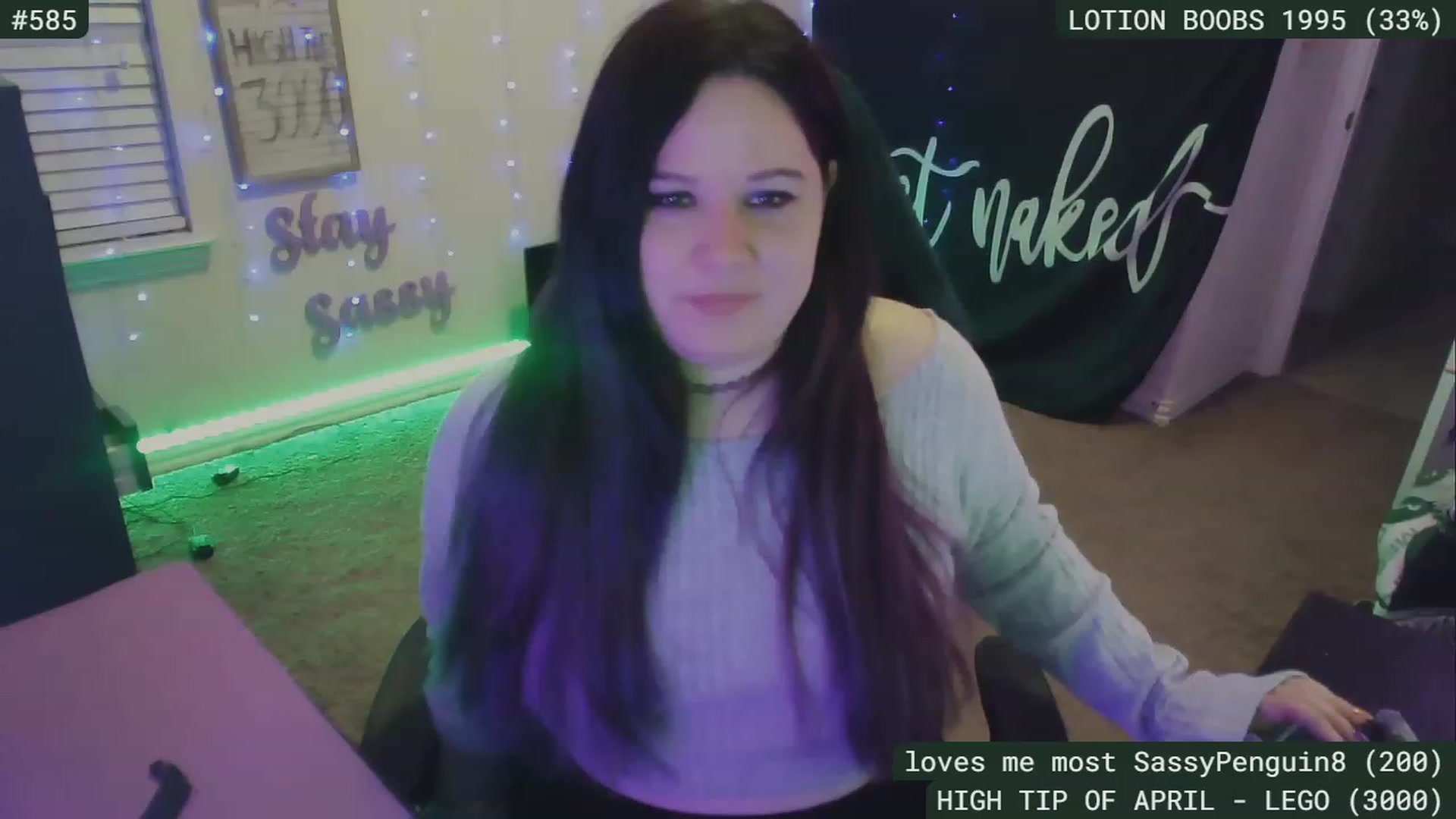 Gallery image thumbnail from SassySarah94's myfreecams stream on, 04/25/2023, 05:54 image 7 of 20