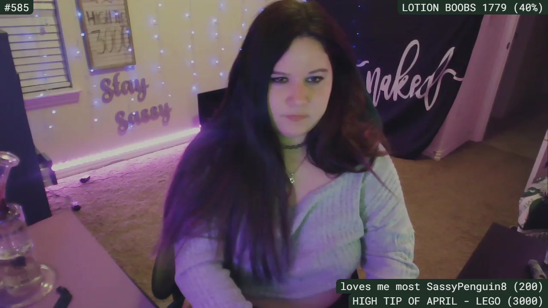 Gallery image thumbnail from SassySarah94's myfreecams stream on, 04/25/2023, 05:54 image 16 of 20