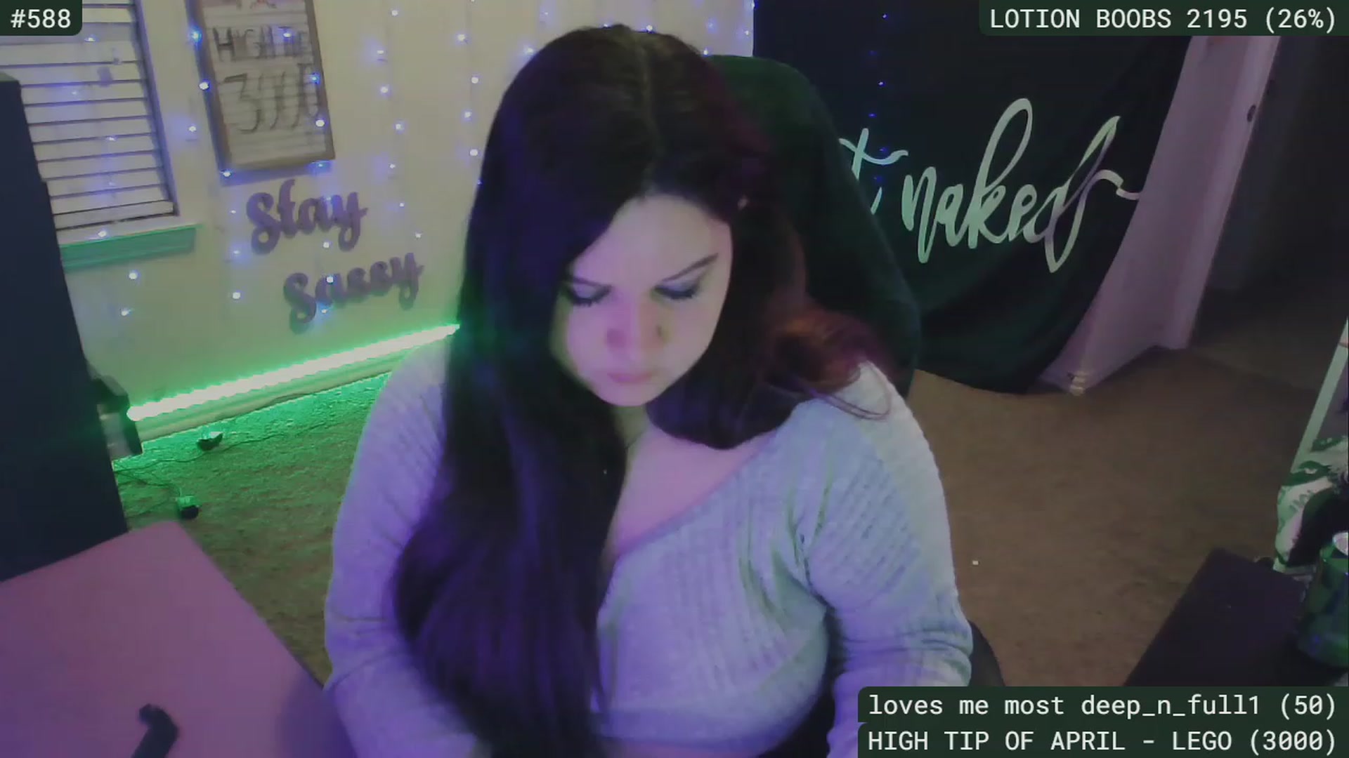 Gallery image thumbnail from SassySarah94's myfreecams stream on, 04/25/2023, 05:54 image 5 of 20