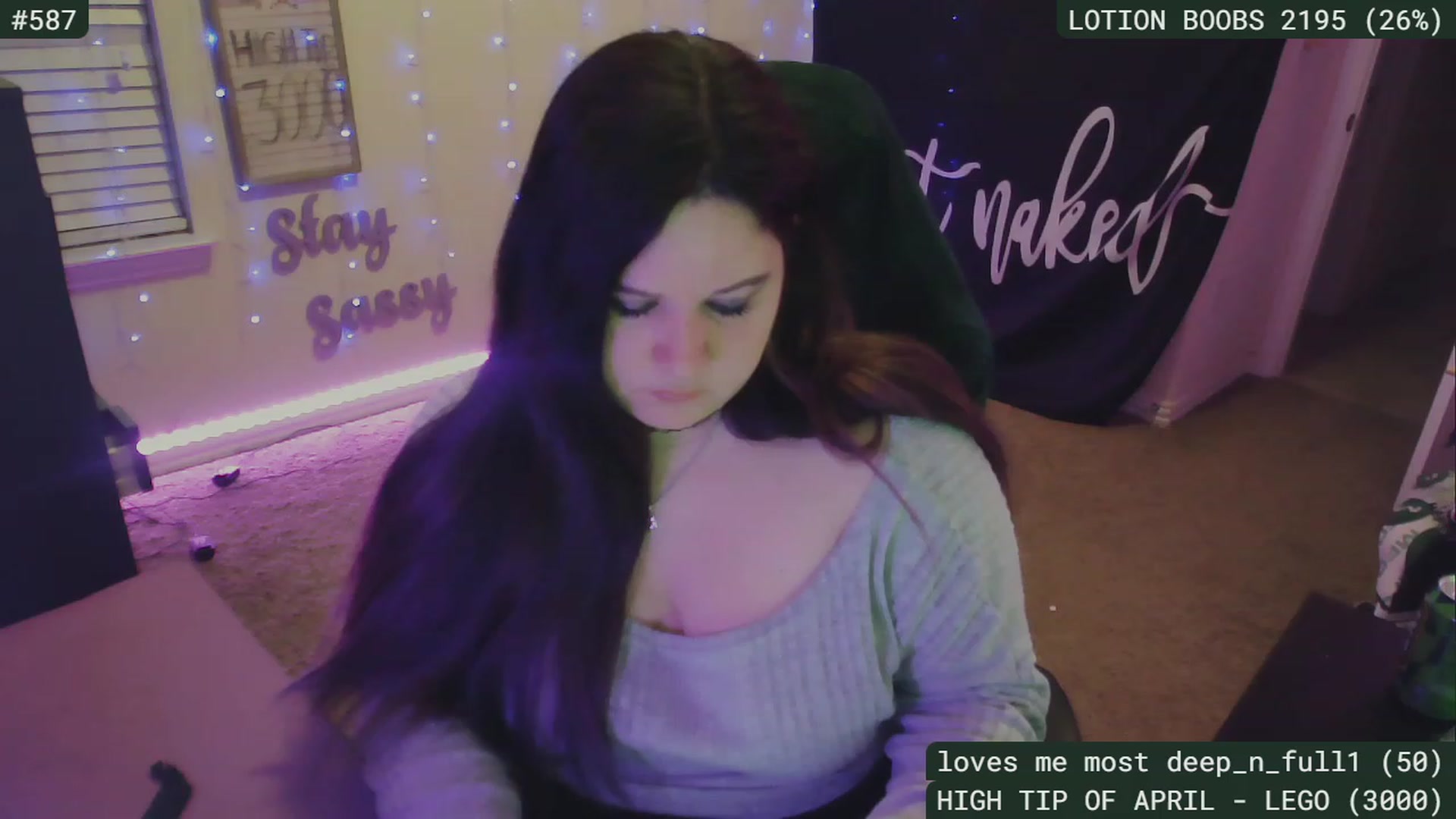 Gallery image thumbnail from SassySarah94's myfreecams stream on, 04/25/2023, 05:54 image 4 of 20