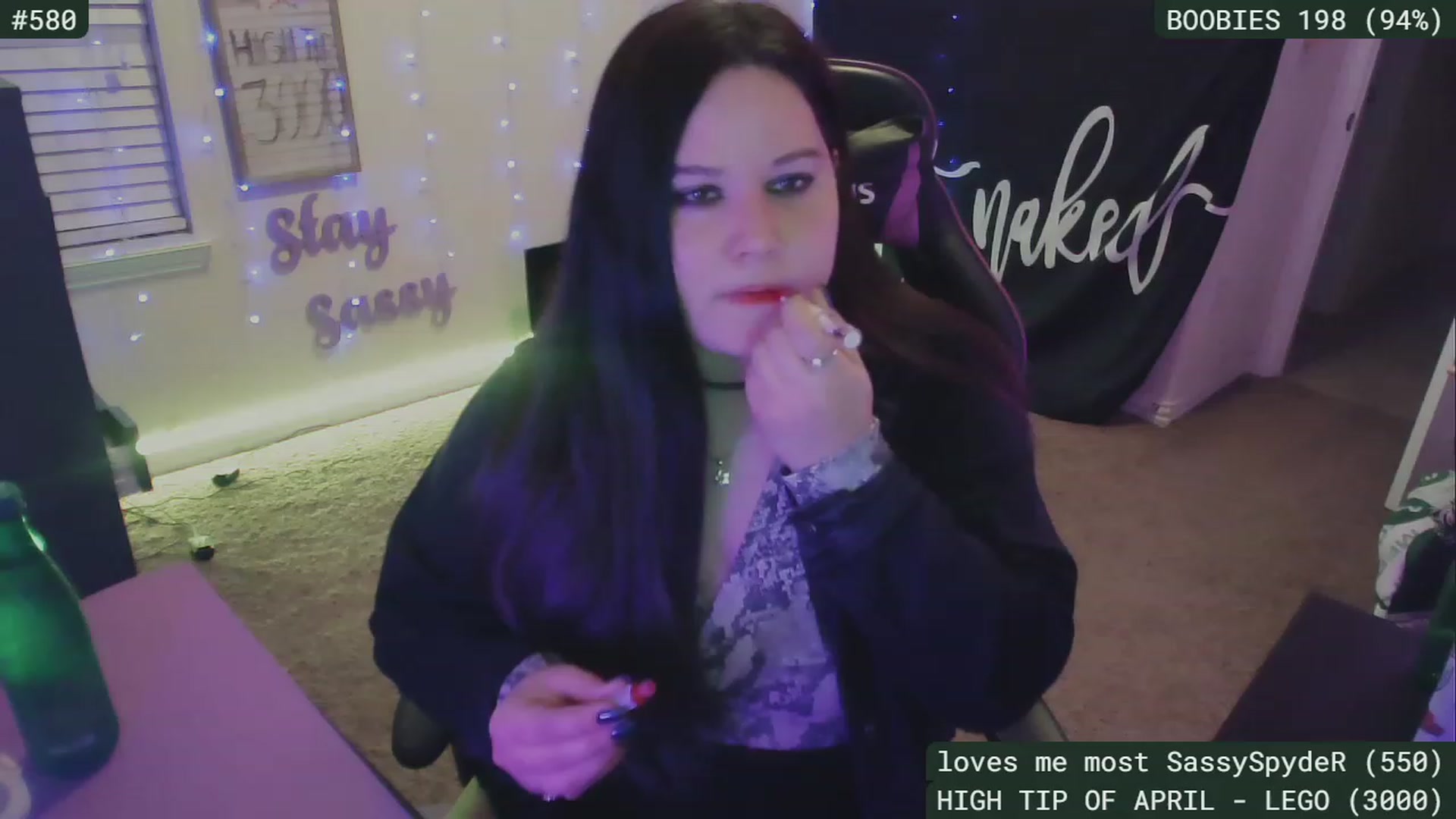 Gallery image thumbnail from SassySarah94's myfreecams stream on, 04/26/2023, 04:42 image 16 of 20
