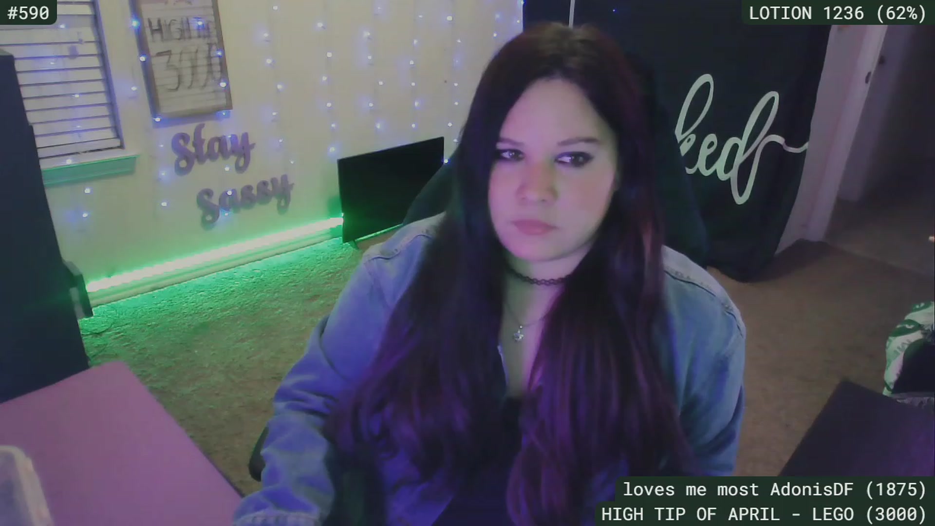 Gallery image thumbnail from SassySarah94's myfreecams stream on, 04/28/2023, 04:18 image 10 of 20