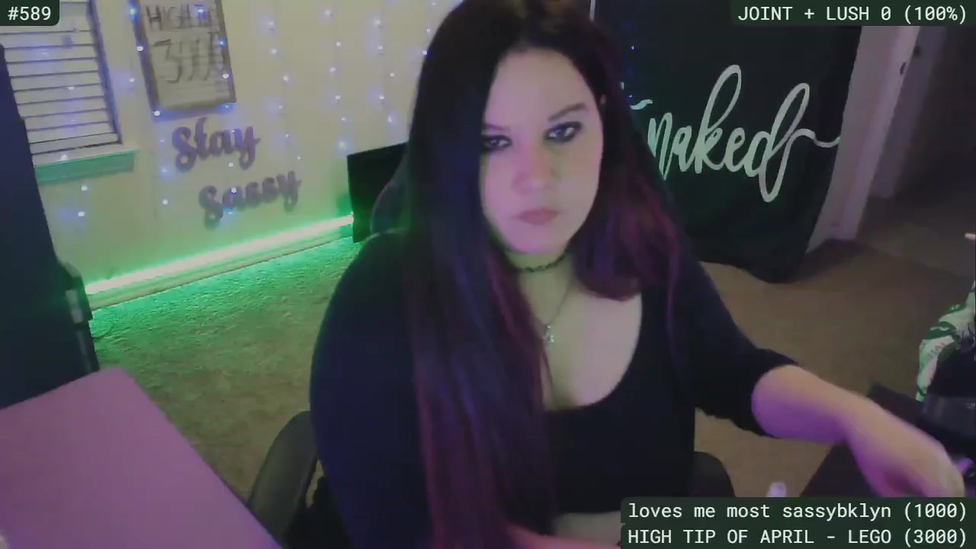 Gallery image thumbnail from SassySarah94's myfreecams stream on, 04/30/2023, 03:16 image 7 of 20