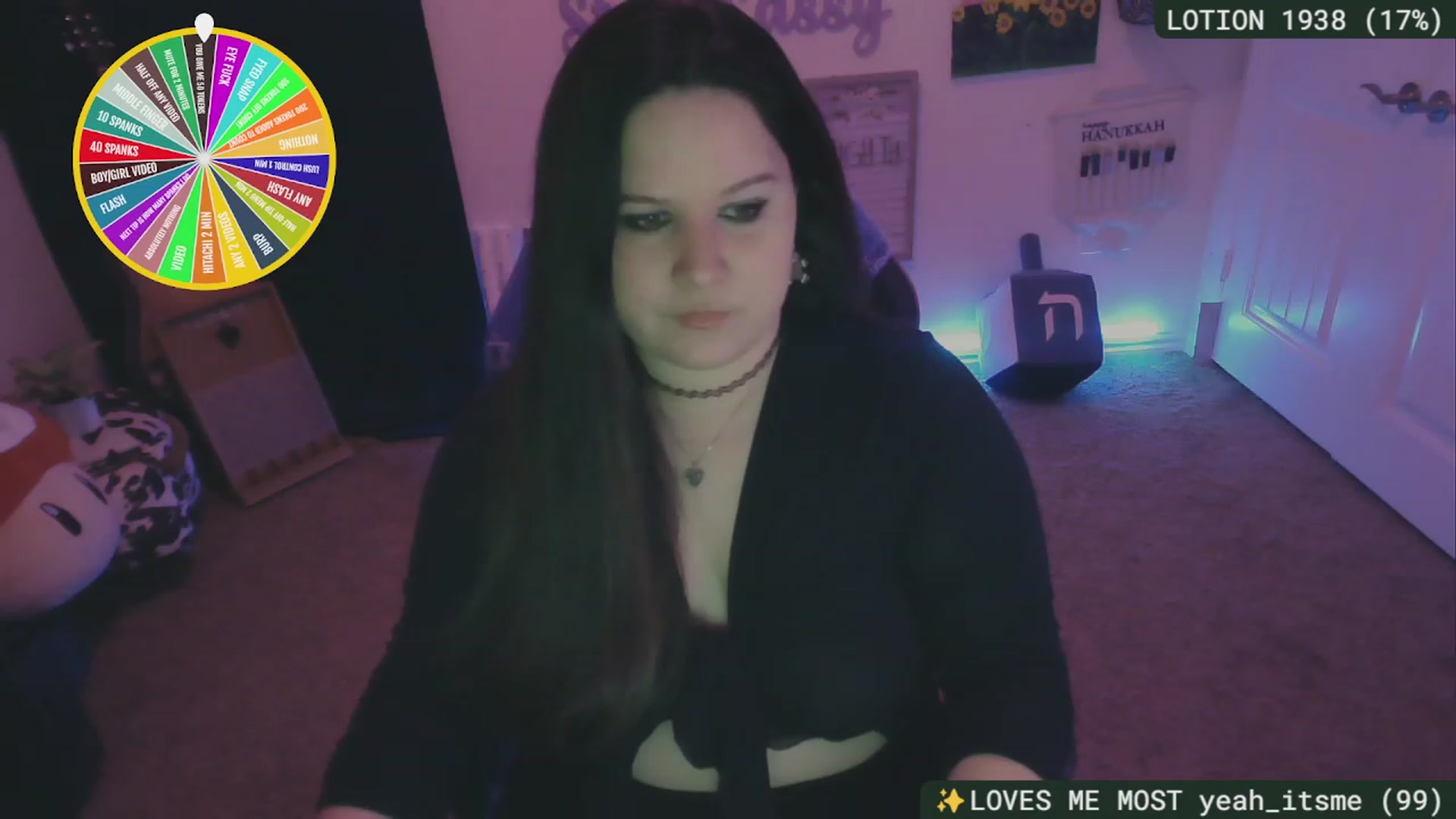 Gallery image thumbnail from SassySarah94's myfreecams stream on, 12/16/2023, 03:22 image 14 of 20