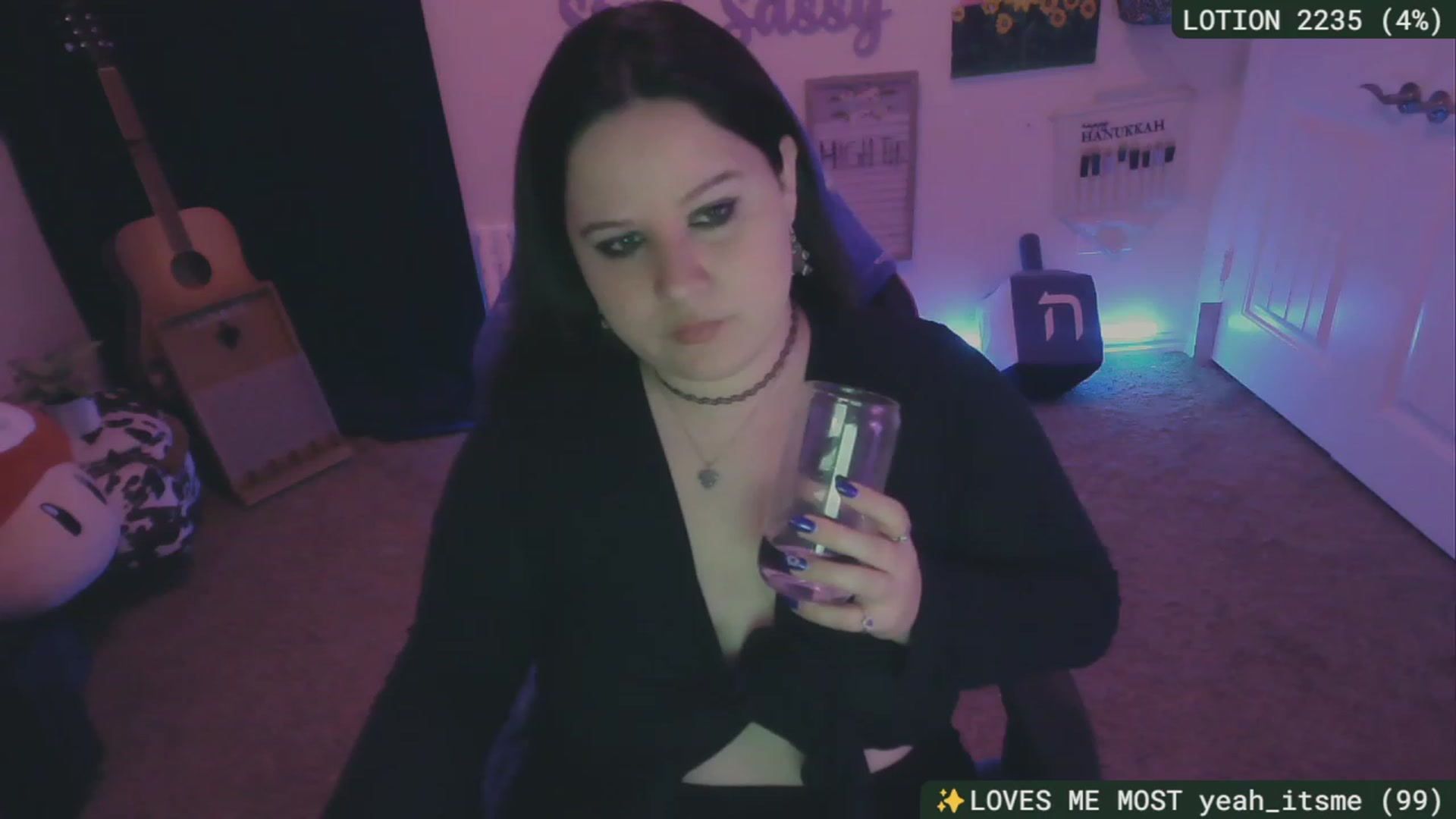 Gallery image thumbnail from SassySarah94's myfreecams stream on, 12/16/2023, 03:22 image 9 of 20