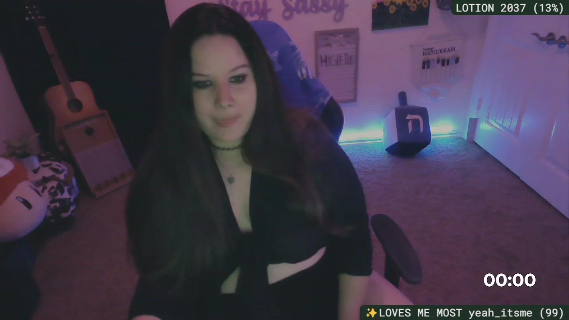 Gallery image thumbnail from SassySarah94's myfreecams stream on, 12/16/2023, 03:22 image 12 of 20