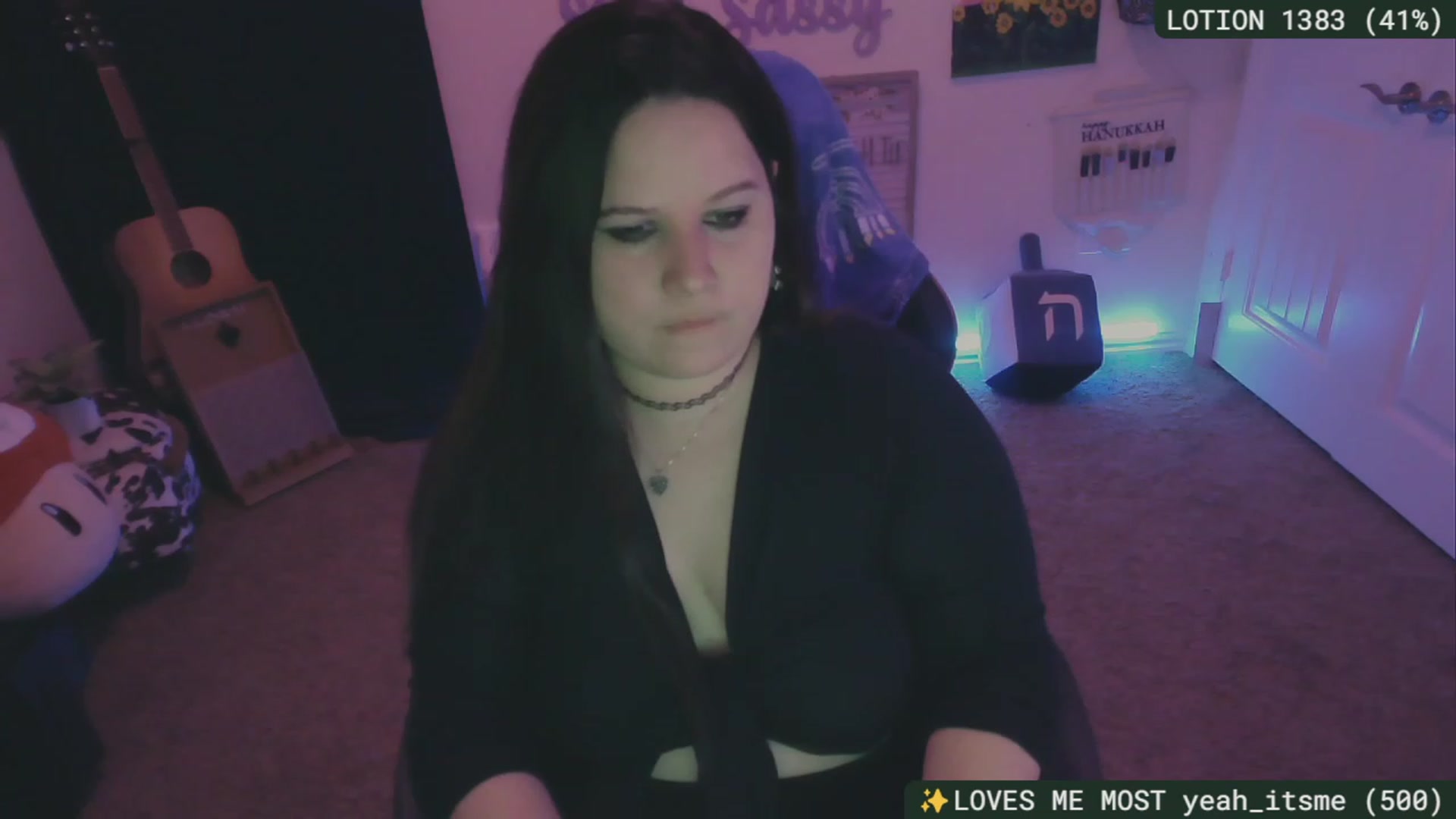 Gallery image thumbnail from SassySarah94's myfreecams stream on, 12/16/2023, 04:19 image 17 of 20