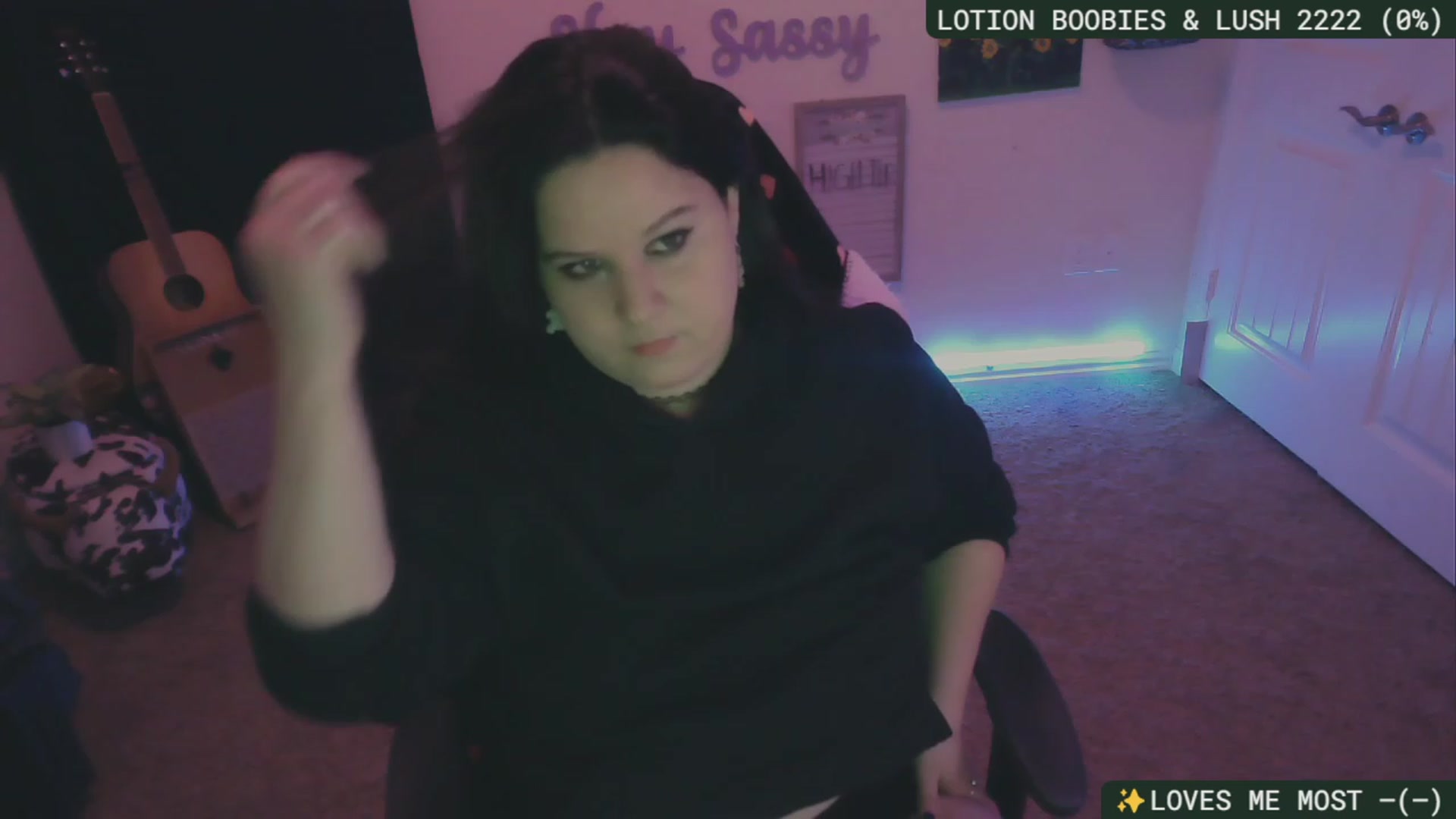 Gallery image thumbnail from SassySarah94's myfreecams stream on, 12/17/2023, 05:40 image 2 of 20