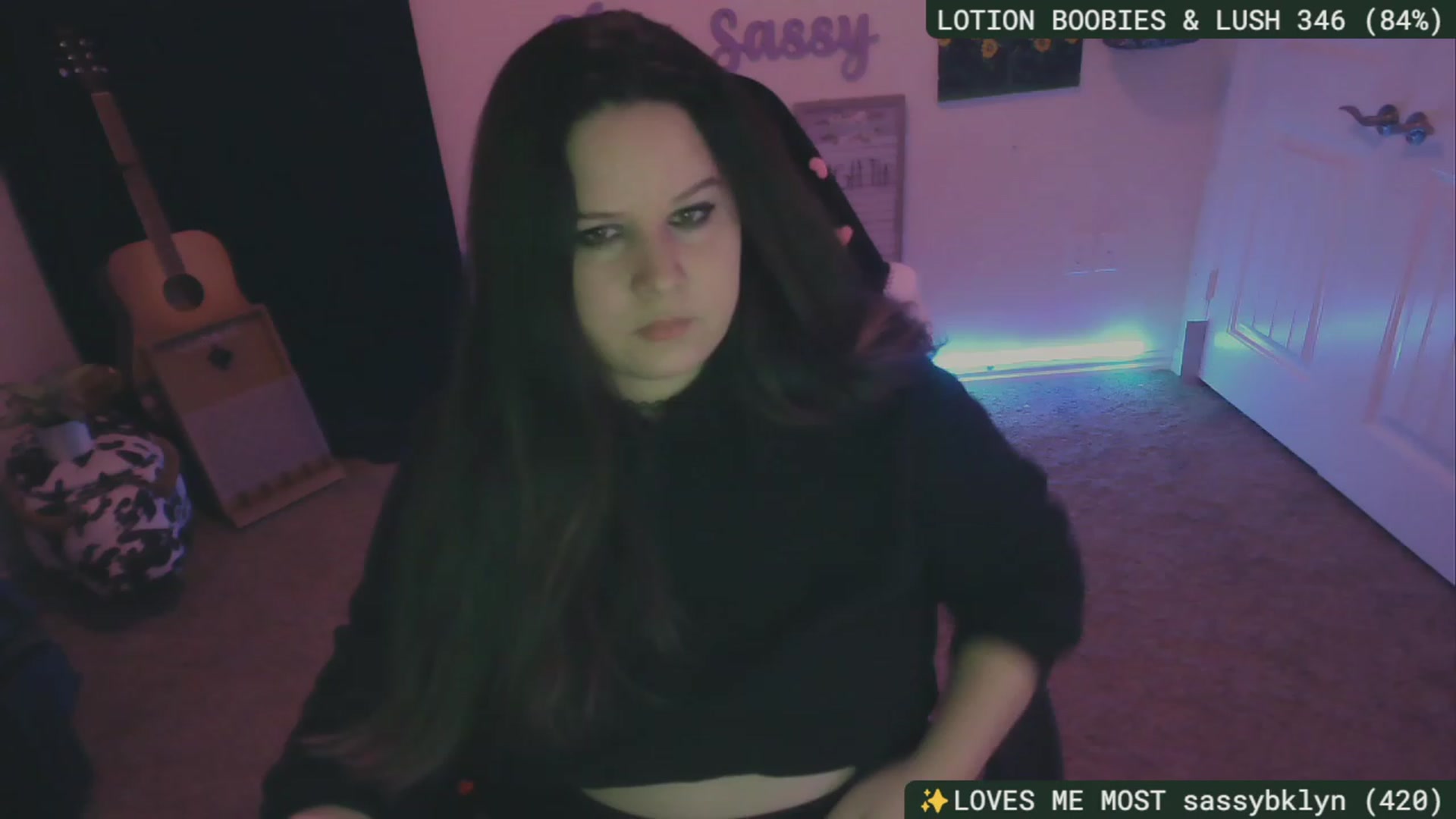 Gallery image thumbnail from SassySarah94's myfreecams stream on, 12/17/2023, 05:40 image 12 of 20