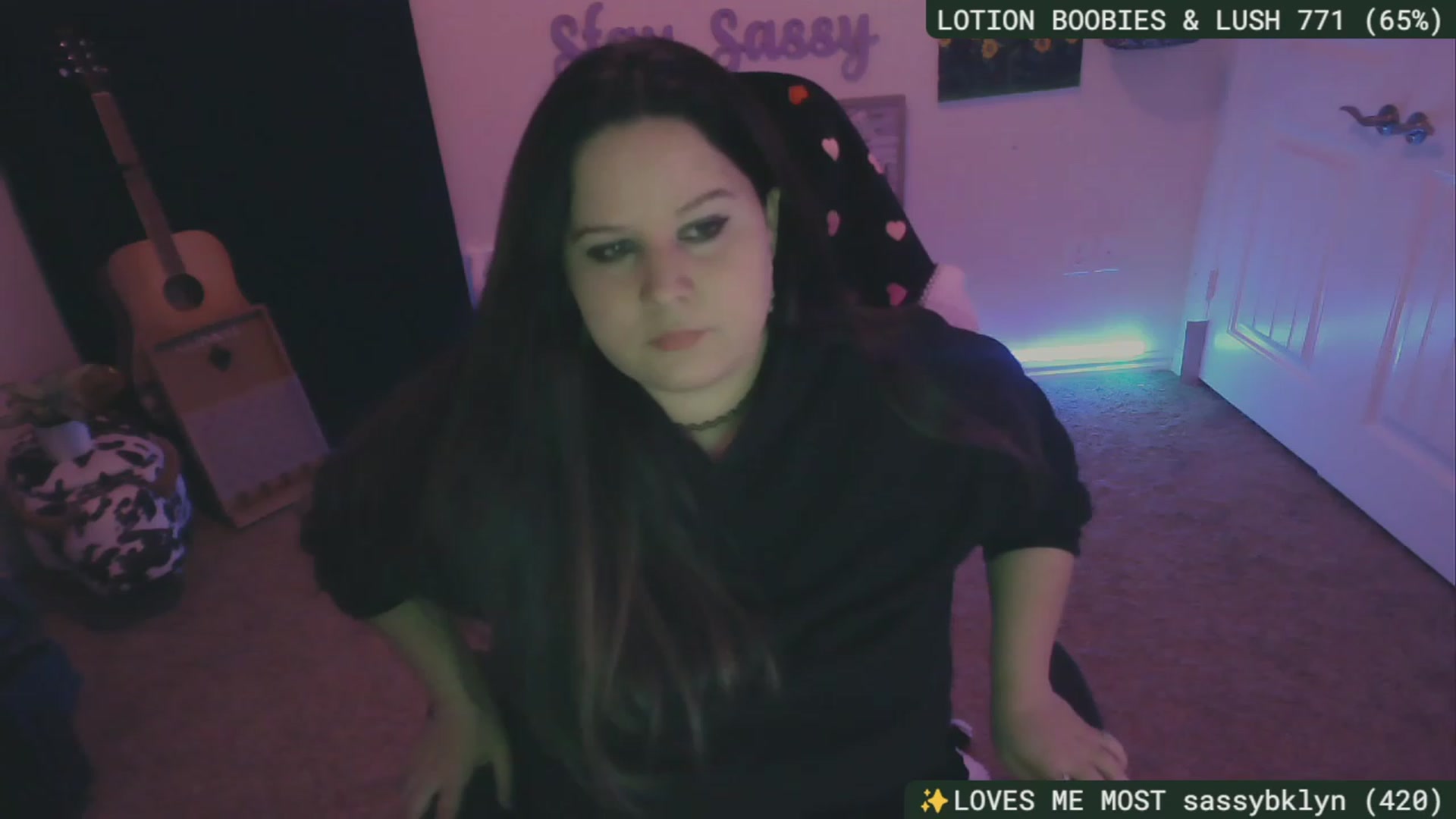 Gallery image thumbnail from SassySarah94's myfreecams stream on, 12/17/2023, 05:40 image 9 of 20