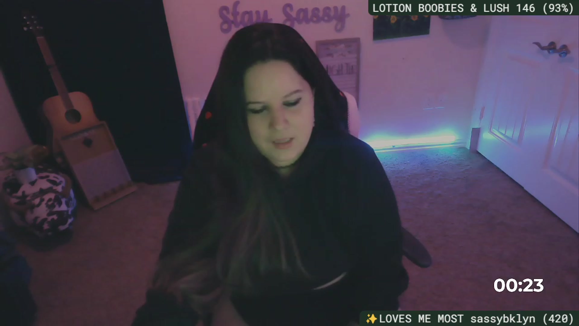 Gallery image thumbnail from SassySarah94's myfreecams stream on, 12/17/2023, 05:40 image 13 of 20