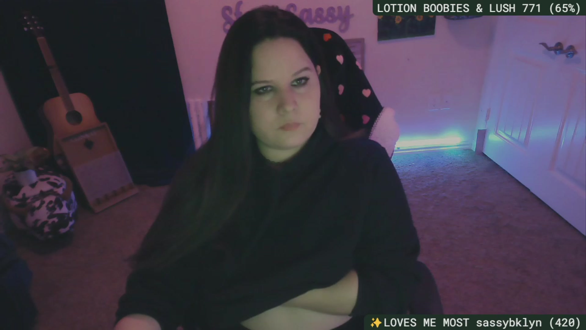 Gallery image thumbnail from SassySarah94's myfreecams stream on, 12/17/2023, 05:40 image 11 of 20
