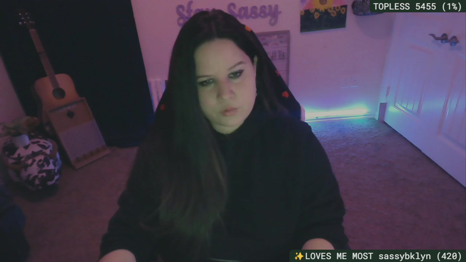Gallery image thumbnail from SassySarah94's myfreecams stream on, 12/17/2023, 05:40 image 18 of 20
