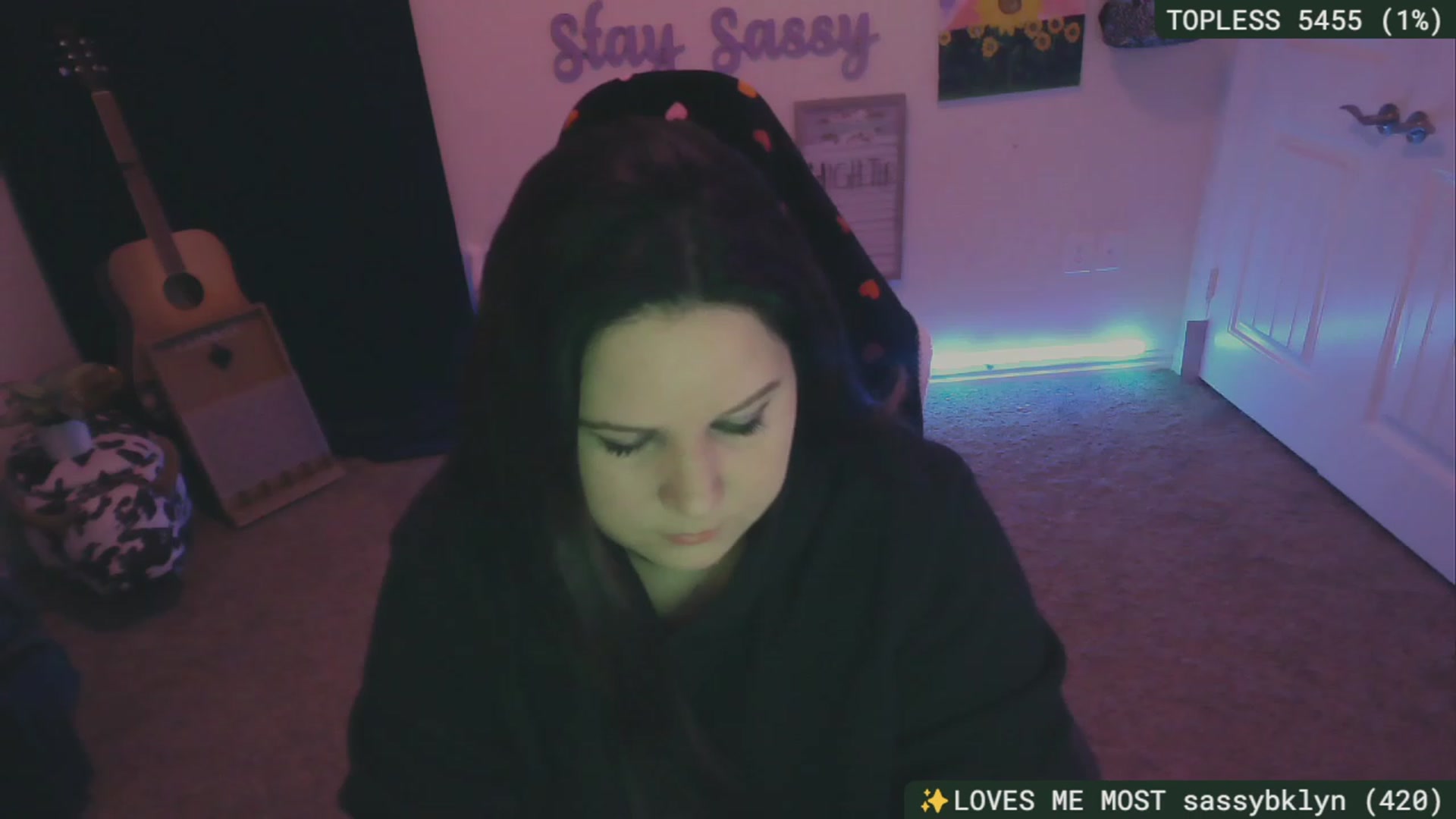 Gallery image thumbnail from SassySarah94's myfreecams stream on, 12/17/2023, 05:40 image 16 of 20