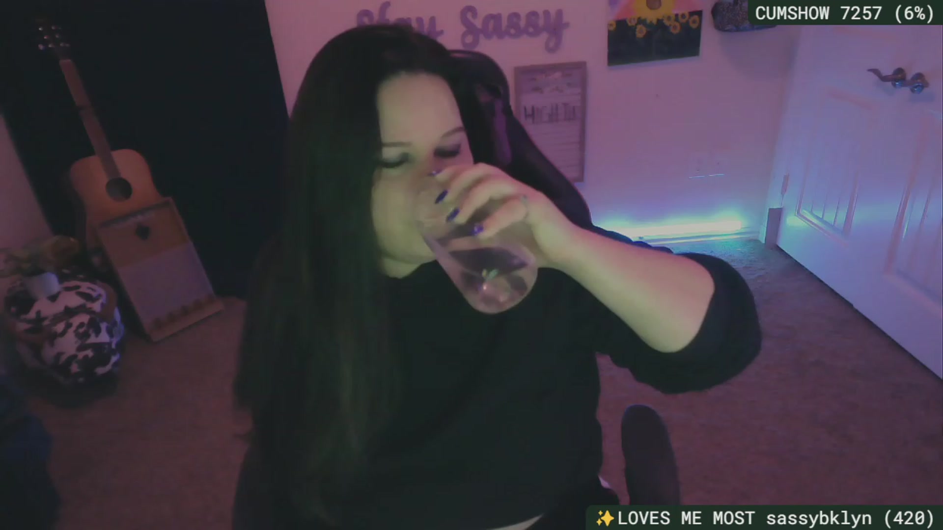 Gallery image thumbnail from SassySarah94's myfreecams stream on, 12/17/2023, 07:09 image 12 of 20