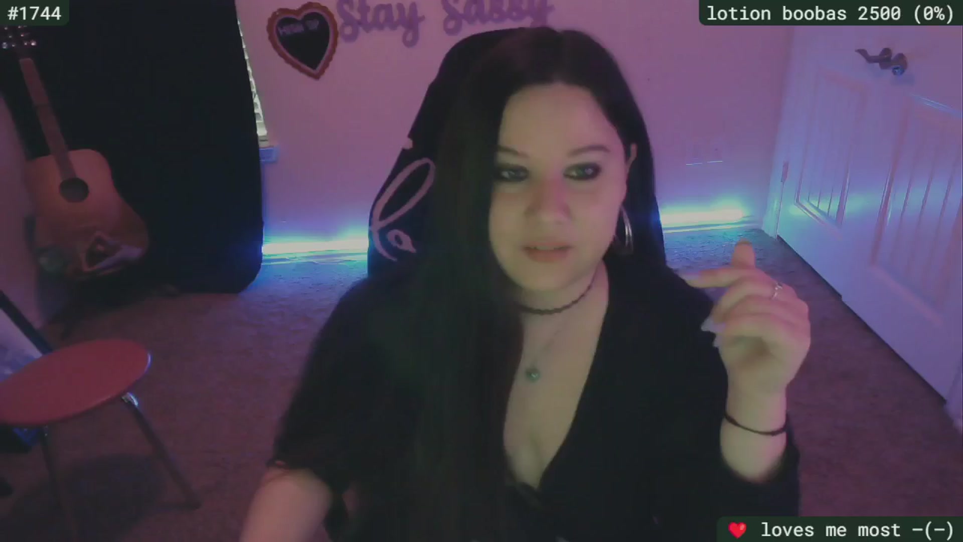 Gallery image thumbnail from SassySarah94's myfreecams stream on, 04/22/2024, 21:23 image 5 of 20