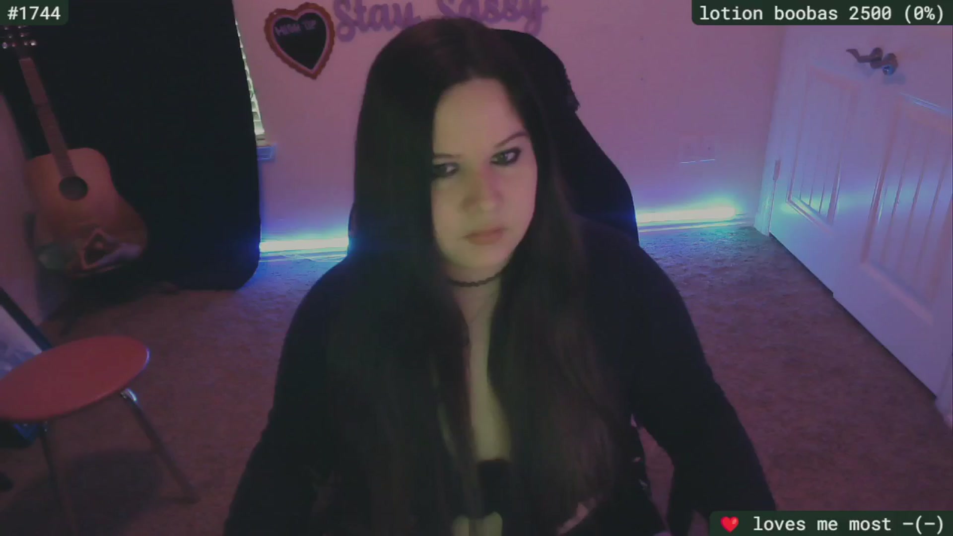 Gallery image thumbnail from SassySarah94's myfreecams stream on, 04/22/2024, 21:23 image 3 of 20