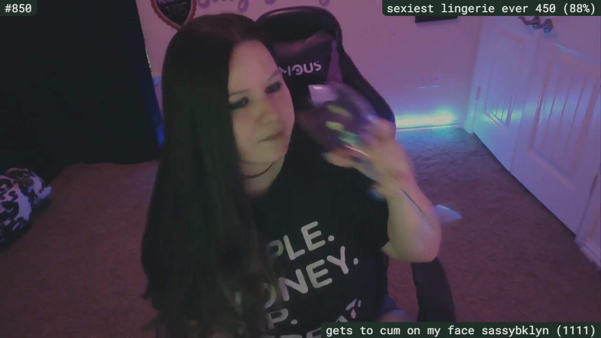 Gallery image thumbnail from SassySarah94's myfreecams stream on, 06/12/2024, 01:49 image 15 of 20
