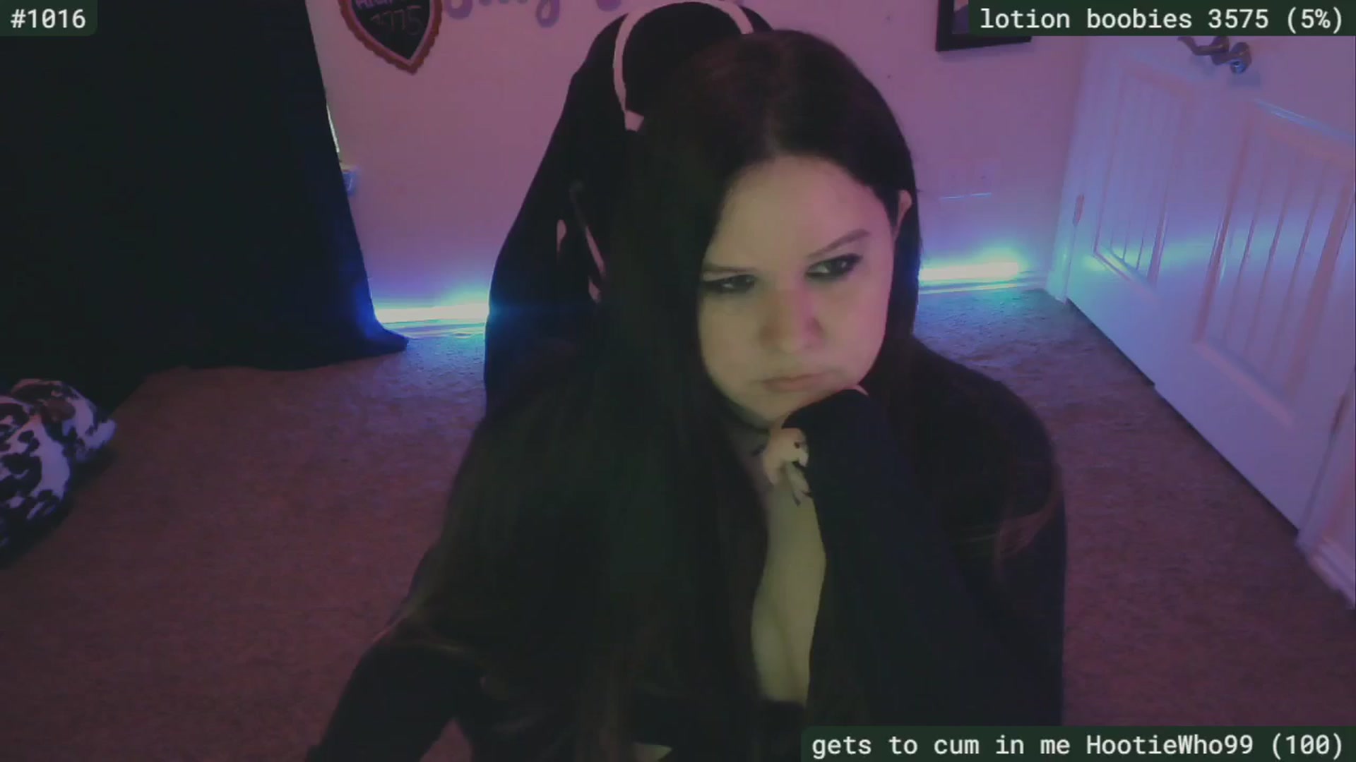 Gallery image thumbnail from SassySarah94's myfreecams stream on, 06/16/2024, 02:06 image 3 of 20