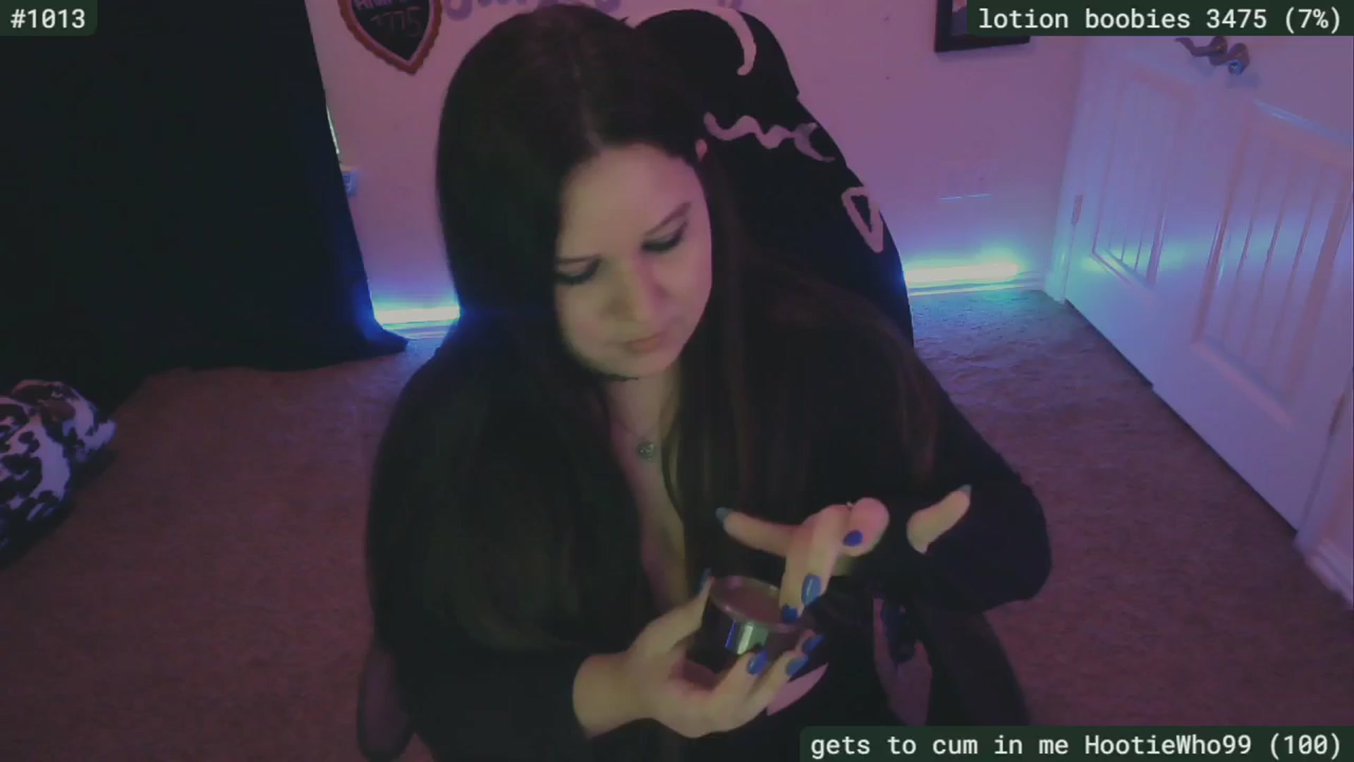 Gallery image thumbnail from SassySarah94's myfreecams stream on, 06/16/2024, 02:06 image 4 of 20